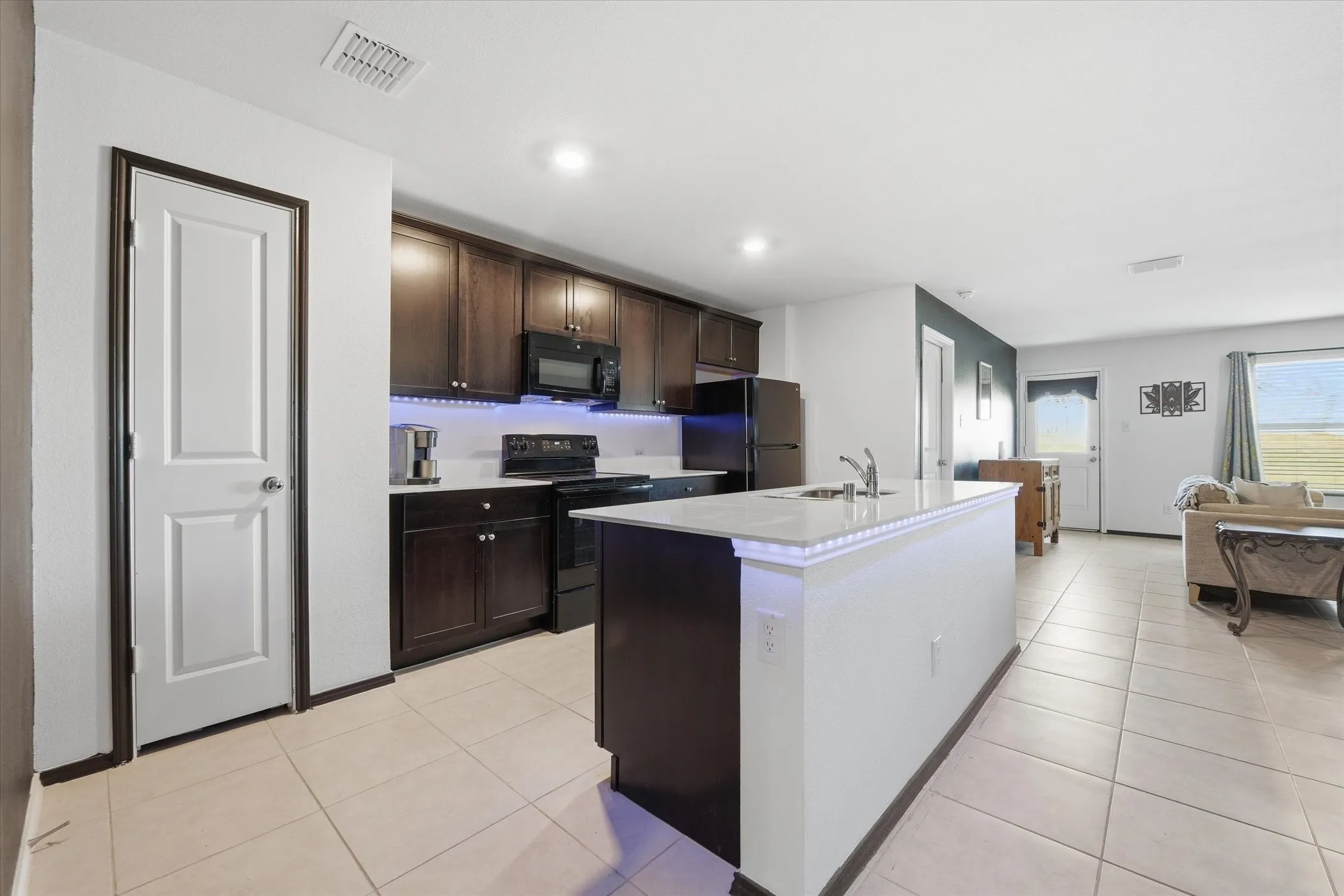 Single Family Residence For Sale in Tarrant County , 1393 Beach Drive, Pelican Bay, Texas 76020, 4 Bedroom, 2 Bathroom, 2 Garage spaces, 1,725 Sqft, built in 2022, Preowned, mls#21204578, Real Estate Agent in Pelican Bay, Homes For Sale in Tarrant county, Homes For Sale in Pelican Bay, Realtor in Pelican Bay Texas, Real Estate Brokerage Independent Realty Texas, Luminita Cordes Realtor
