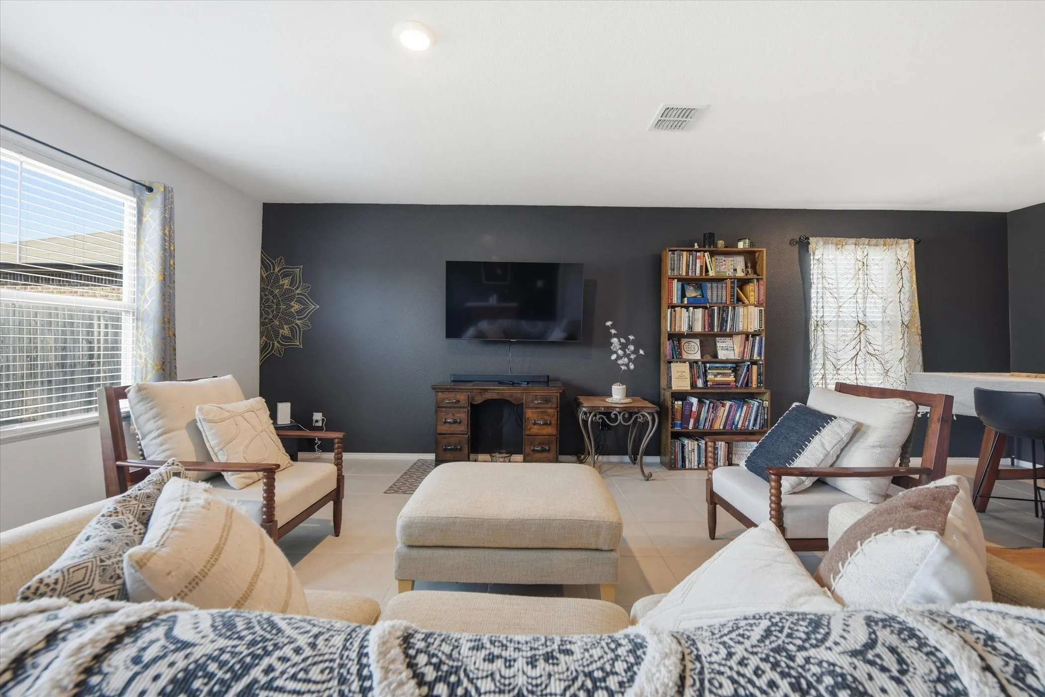 Single Family Residence For Sale in Tarrant County , 1393 Beach Drive, Pelican Bay, Texas 76020, 4 Bedroom, 2 Bathroom, 2 Garage spaces, 1,725 Sqft, built in 2022, Preowned, mls#21204578, Real Estate Agent in Pelican Bay, Homes For Sale in Tarrant county, Homes For Sale in Pelican Bay, Realtor in Pelican Bay Texas, Real Estate Brokerage Independent Realty Texas, Luminita Cordes Realtor