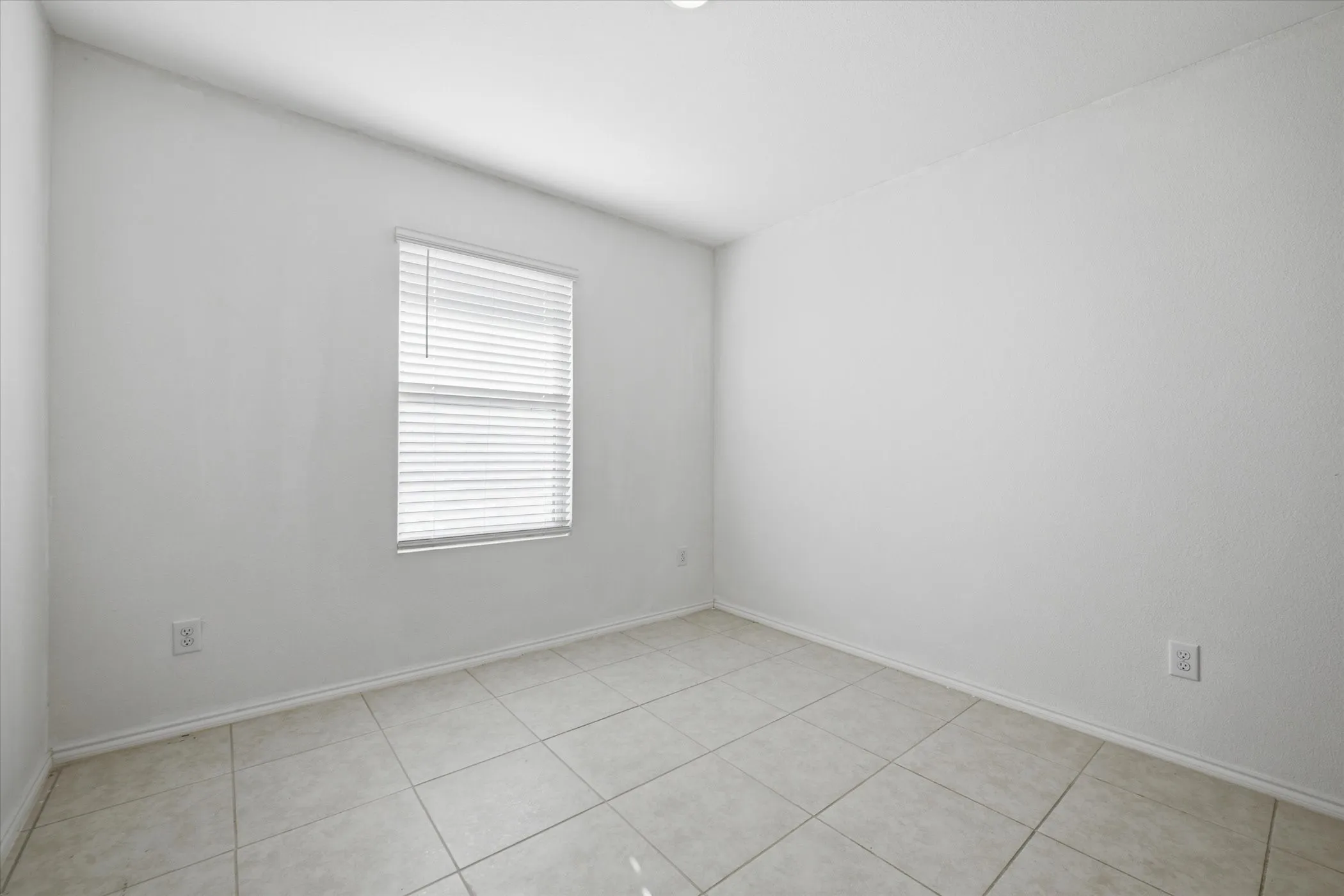 Single Family Residence For Sale in Tarrant County , 1393 Beach Drive, Pelican Bay, Texas 76020, 4 Bedroom, 2 Bathroom, 2 Garage spaces, 1,725 Sqft, built in 2022, Preowned, mls#21204578, Real Estate Agent in Pelican Bay, Homes For Sale in Tarrant county, Homes For Sale in Pelican Bay, Realtor in Pelican Bay Texas, Real Estate Brokerage Independent Realty Texas, Luminita Cordes Realtor