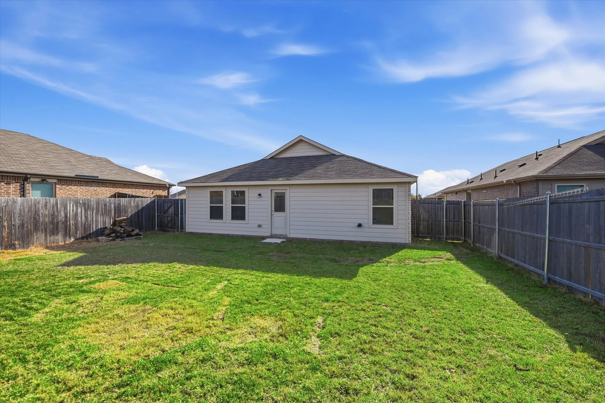 Single Family Residence For Sale in Tarrant County , 1393 Beach Drive, Pelican Bay, Texas 76020, 4 Bedroom, 2 Bathroom, 2 Garage spaces, 1,725 Sqft, built in 2022, Preowned, mls#21204578, Real Estate Agent in Pelican Bay, Homes For Sale in Tarrant county, Homes For Sale in Pelican Bay, Realtor in Pelican Bay Texas, Real Estate Brokerage Independent Realty Texas, Luminita Cordes Realtor