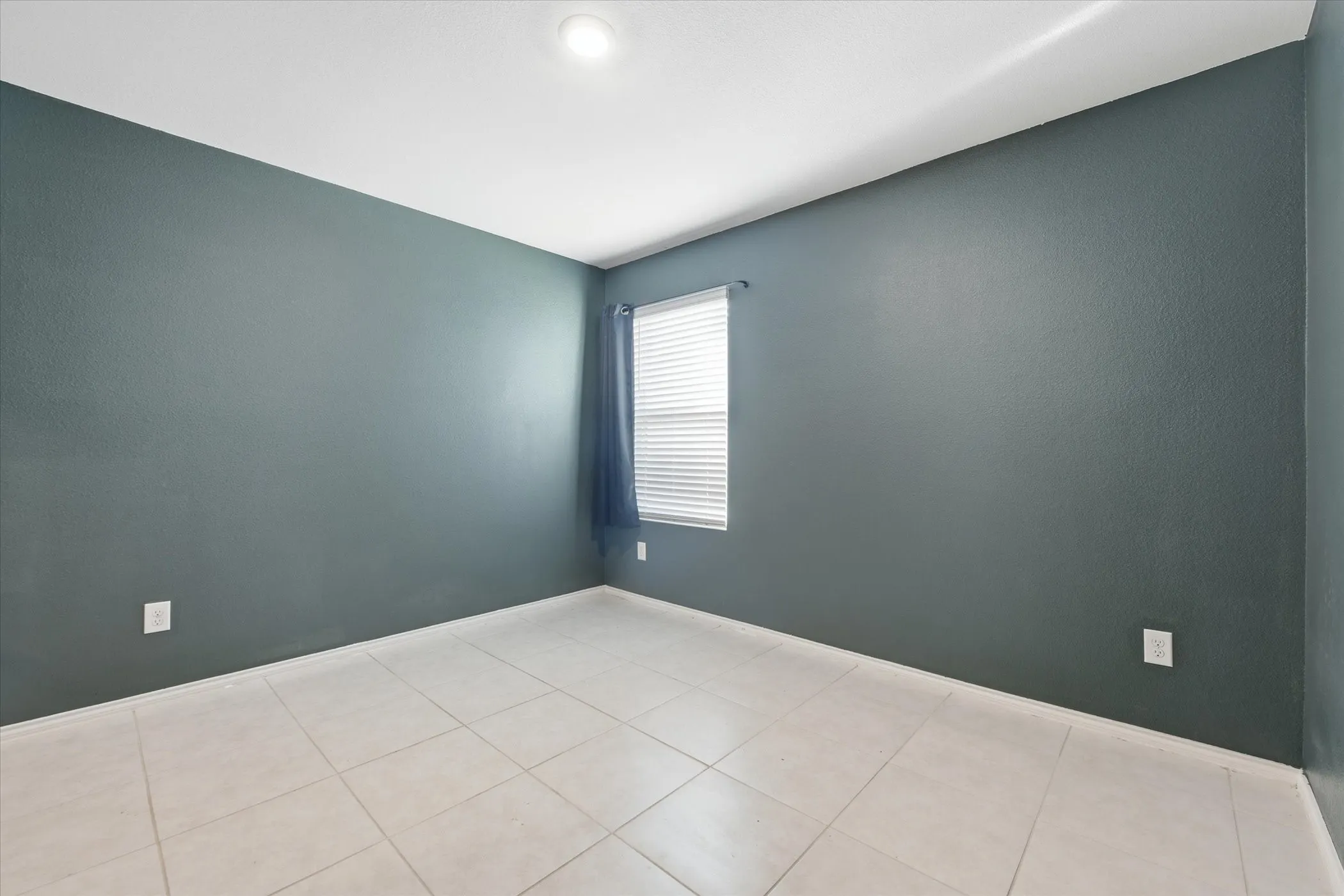 Single Family Residence For Sale in Tarrant County , 1393 Beach Drive, Pelican Bay, Texas 76020, 4 Bedroom, 2 Bathroom, 2 Garage spaces, 1,725 Sqft, built in 2022, Preowned, mls#21204578, Real Estate Agent in Pelican Bay, Homes For Sale in Tarrant county, Homes For Sale in Pelican Bay, Realtor in Pelican Bay Texas, Real Estate Brokerage Independent Realty Texas, Luminita Cordes Realtor