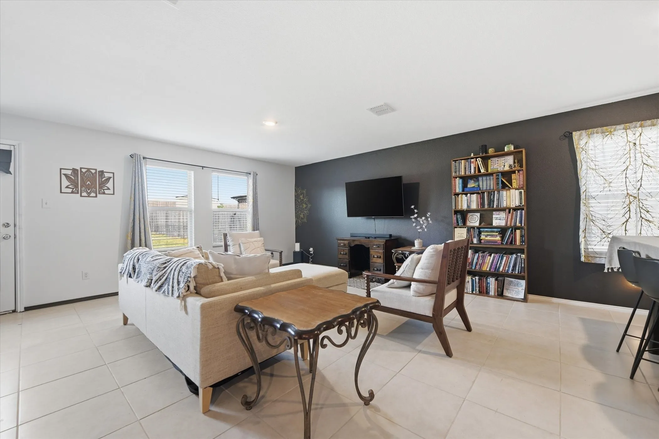 Single Family Residence For Sale in Tarrant County , 1393 Beach Drive, Pelican Bay, Texas 76020, 4 Bedroom, 2 Bathroom, 2 Garage spaces, 1,725 Sqft, built in 2022, Preowned, mls#21204578, Real Estate Agent in Pelican Bay, Homes For Sale in Tarrant county, Homes For Sale in Pelican Bay, Realtor in Pelican Bay Texas, Real Estate Brokerage Independent Realty Texas, Luminita Cordes Realtor