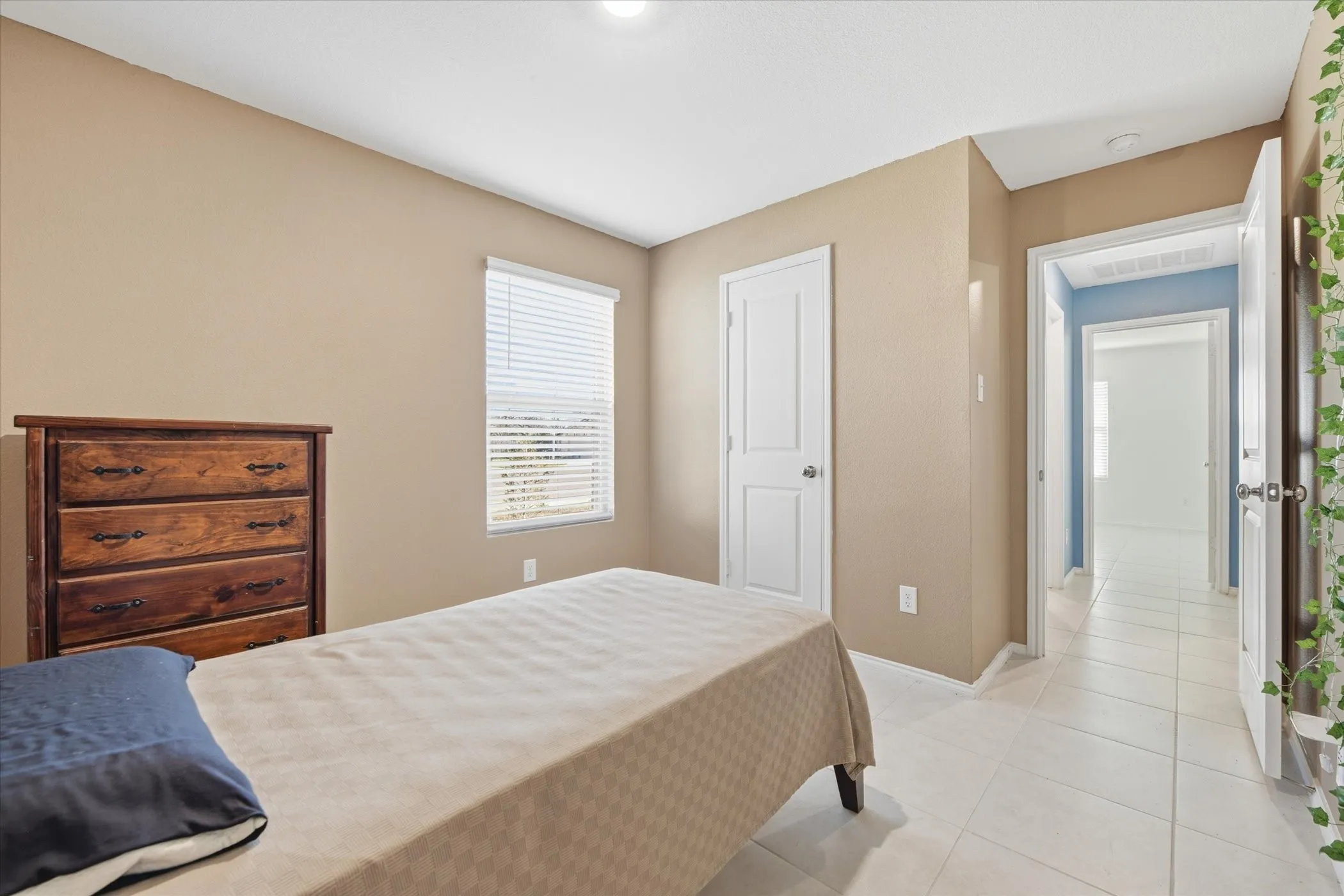 Single Family Residence For Sale in Tarrant County , 1393 Beach Drive, Pelican Bay, Texas 76020, 4 Bedroom, 2 Bathroom, 2 Garage spaces, 1,725 Sqft, built in 2022, Preowned, mls#21204578, Real Estate Agent in Pelican Bay, Homes For Sale in Tarrant county, Homes For Sale in Pelican Bay, Realtor in Pelican Bay Texas, Real Estate Brokerage Independent Realty Texas, Luminita Cordes Realtor