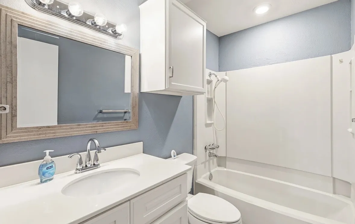 Condominium For Rent in Dallas County , 2505 Wedglea Drive 109, Dallas, Texas 75211, 2 Bedroom, 2 Bathroom, Garage spaces, 958 Sqft, built in 1981, mls#21197993, Real Estate Agent in Dallas, Homes For Rent in Dallas county, Homes For Rent in Dallas, Realtor in Dallas Texas, Real Estate Brokerage Independent Realty Texas, Luminita Cordes Realtor