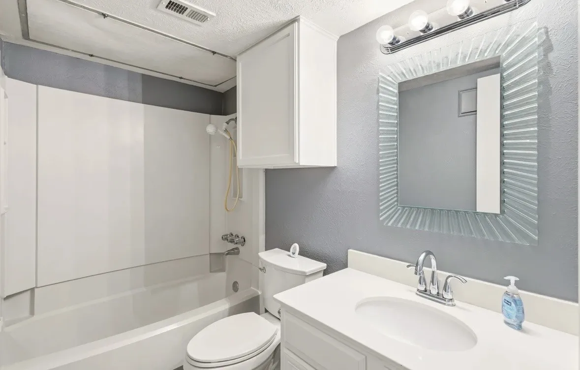 Condominium For Rent in Dallas County , 2505 Wedglea Drive 109, Dallas, Texas 75211, 2 Bedroom, 2 Bathroom, Garage spaces, 958 Sqft, built in 1981, mls#21197993, Real Estate Agent in Dallas, Homes For Rent in Dallas county, Homes For Rent in Dallas, Realtor in Dallas Texas, Real Estate Brokerage Independent Realty Texas, Luminita Cordes Realtor