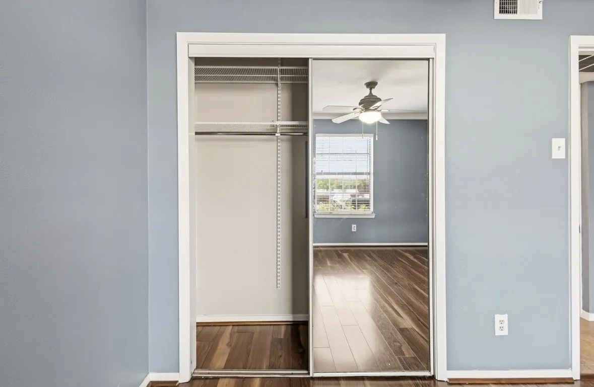 Condominium For Rent in Dallas County , 2505 Wedglea Drive 109, Dallas, Texas 75211, 2 Bedroom, 2 Bathroom, Garage spaces, 958 Sqft, built in 1981, mls#21197993, Real Estate Agent in Dallas, Homes For Rent in Dallas county, Homes For Rent in Dallas, Realtor in Dallas Texas, Real Estate Brokerage Independent Realty Texas, Luminita Cordes Realtor