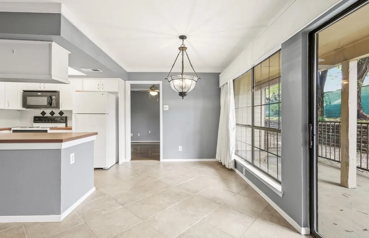 Condominium For Rent in Dallas County , 2505 Wedglea Drive 109, Dallas, Texas 75211, 2 Bedroom, 2 Bathroom, Garage spaces, 958 Sqft, built in 1981, mls#21197993, Real Estate Agent in Dallas, Homes For Rent in Dallas county, Homes For Rent in Dallas, Realtor in Dallas Texas, Real Estate Brokerage Independent Realty Texas, Luminita Cordes Realtor