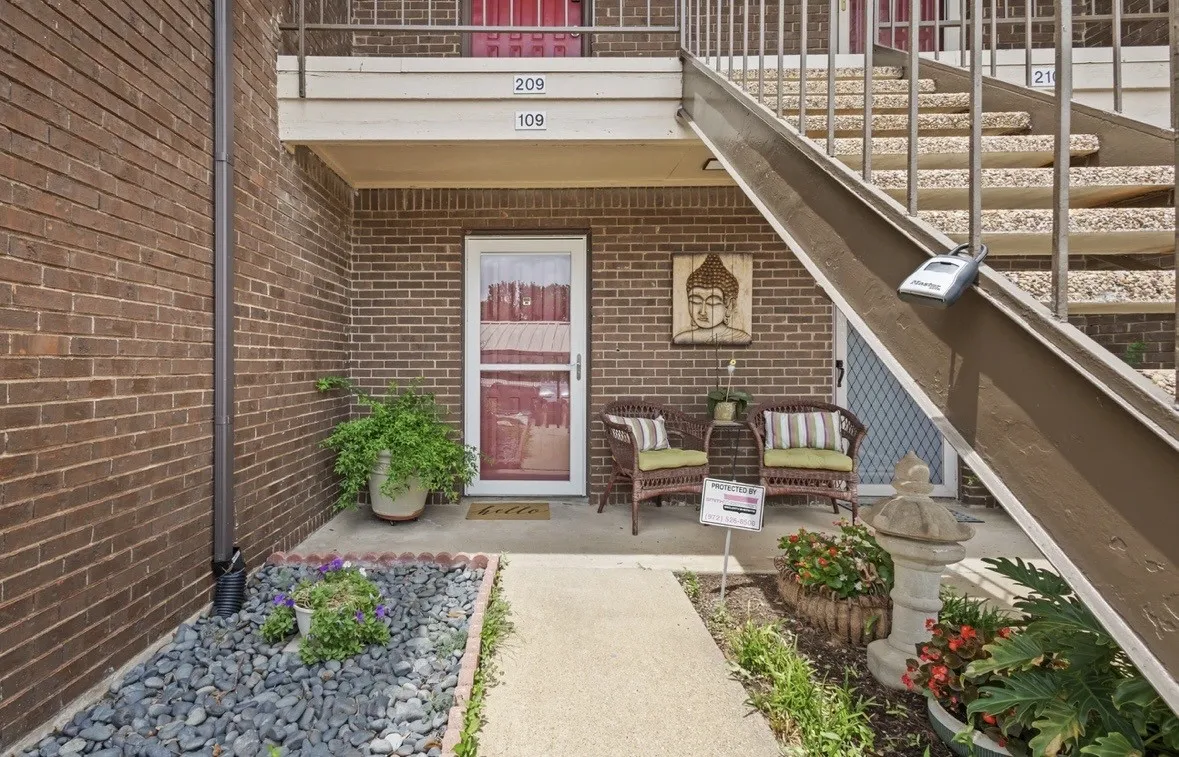 Condominium For Rent in Dallas County , 2505 Wedglea Drive 109, Dallas, Texas 75211, 2 Bedroom, 2 Bathroom, Garage spaces, 958 Sqft, built in 1981, mls#21197993, Real Estate Agent in Dallas, Homes For Rent in Dallas county, Homes For Rent in Dallas, Realtor in Dallas Texas, Real Estate Brokerage Independent Realty Texas, Luminita Cordes Realtor