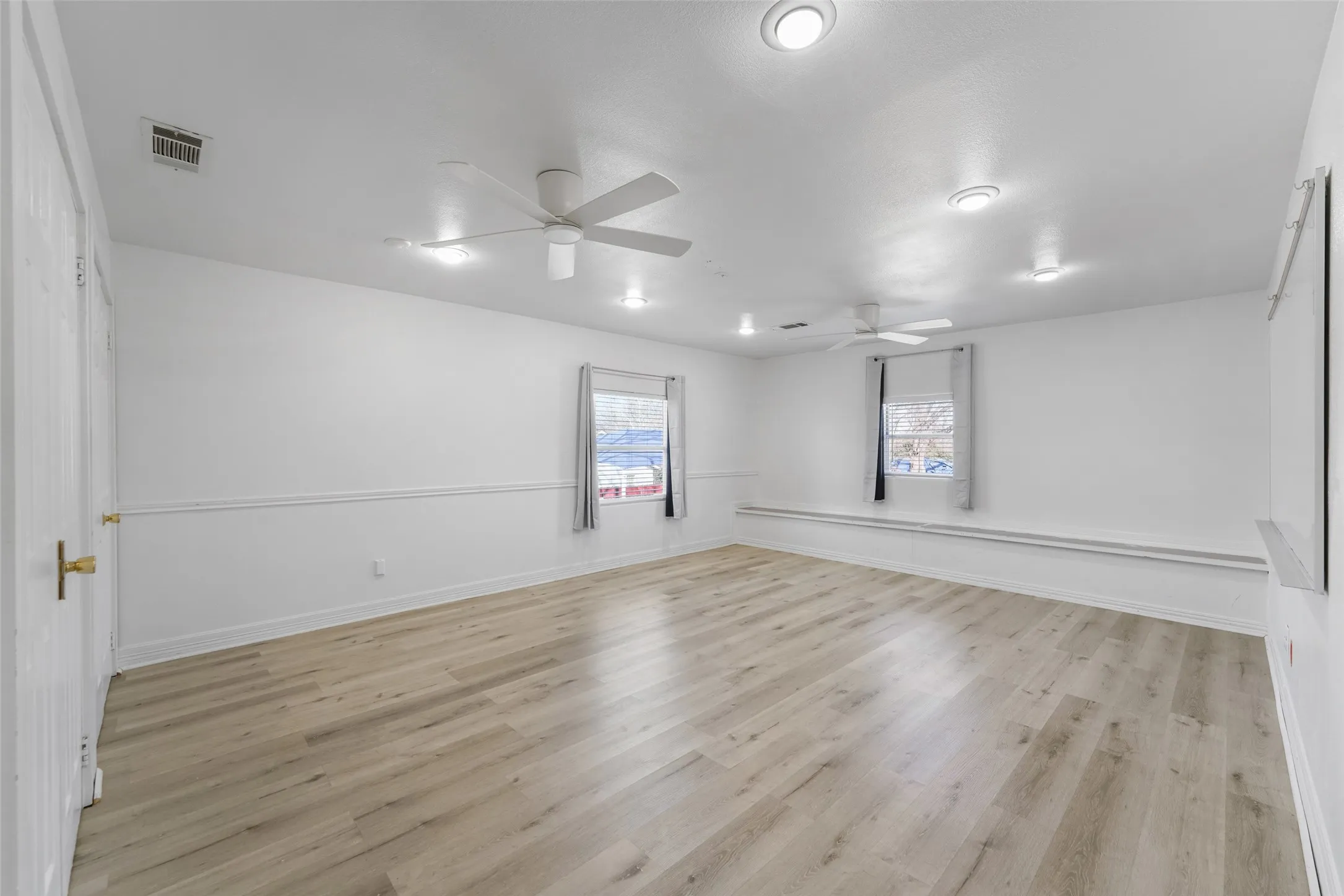 Business For Sale in Dallas County , 501 NE 31st Street, Grand Prairie, Texas 75050, 0, 0, Garage spaces, 0 Sqft, built in 1940, Preowned, mls#21204653, Real Estate Agent in Grand Prairie, Homes For Sale in Dallas county, Homes For Sale in Grand Prairie, Realtor in Grand Prairie Texas, Real Estate Brokerage Independent Realty Texas, Luminita Cordes Realtor