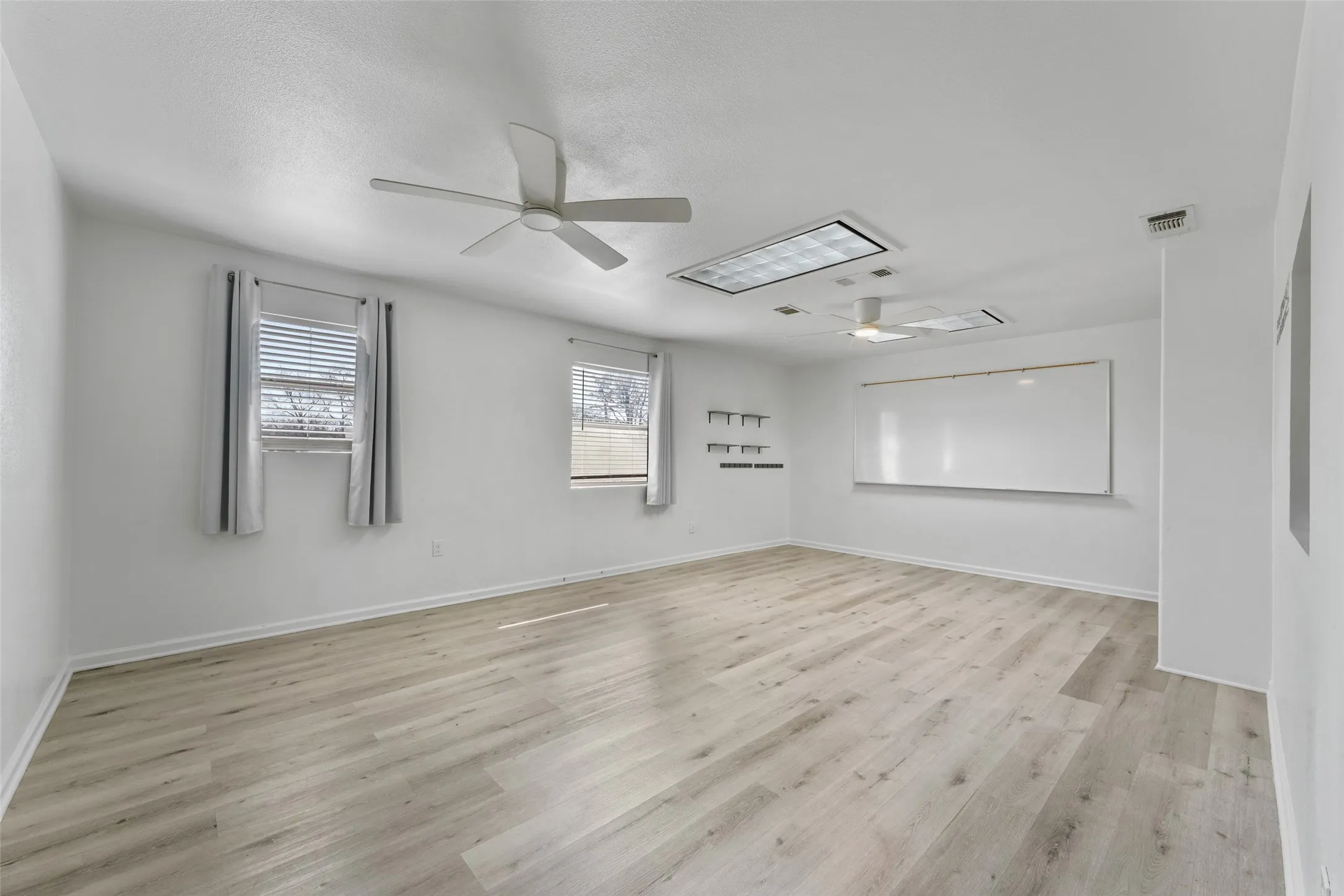 Business For Sale in Dallas County , 501 NE 31st Street, Grand Prairie, Texas 75050, 0, 0, Garage spaces, 0 Sqft, built in 1940, Preowned, mls#21204653, Real Estate Agent in Grand Prairie, Homes For Sale in Dallas county, Homes For Sale in Grand Prairie, Realtor in Grand Prairie Texas, Real Estate Brokerage Independent Realty Texas, Luminita Cordes Realtor