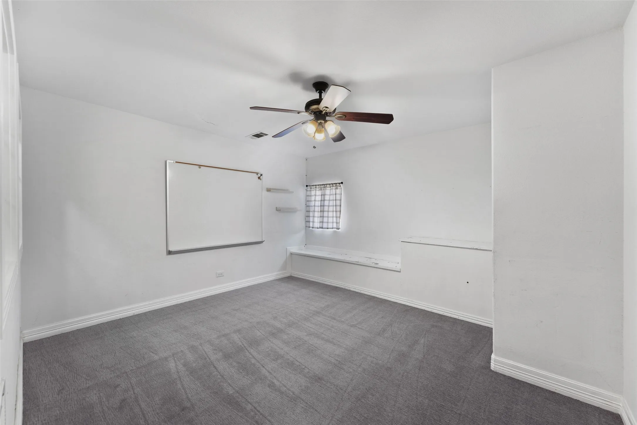 Business For Sale in Dallas County , 501 NE 31st Street, Grand Prairie, Texas 75050, 0, 0, Garage spaces, 0 Sqft, built in 1940, Preowned, mls#21204653, Real Estate Agent in Grand Prairie, Homes For Sale in Dallas county, Homes For Sale in Grand Prairie, Realtor in Grand Prairie Texas, Real Estate Brokerage Independent Realty Texas, Luminita Cordes Realtor
