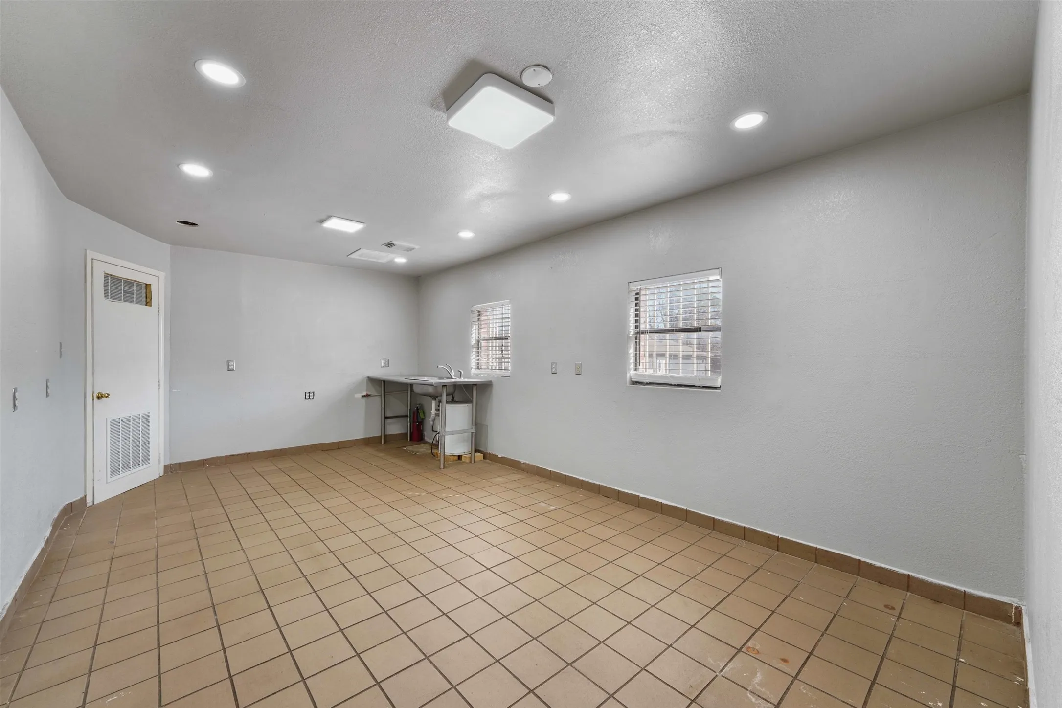 Business For Sale in Dallas County , 501 NE 31st Street, Grand Prairie, Texas 75050, 0, 0, Garage spaces, 0 Sqft, built in 1940, Preowned, mls#21204653, Real Estate Agent in Grand Prairie, Homes For Sale in Dallas county, Homes For Sale in Grand Prairie, Realtor in Grand Prairie Texas, Real Estate Brokerage Independent Realty Texas, Luminita Cordes Realtor