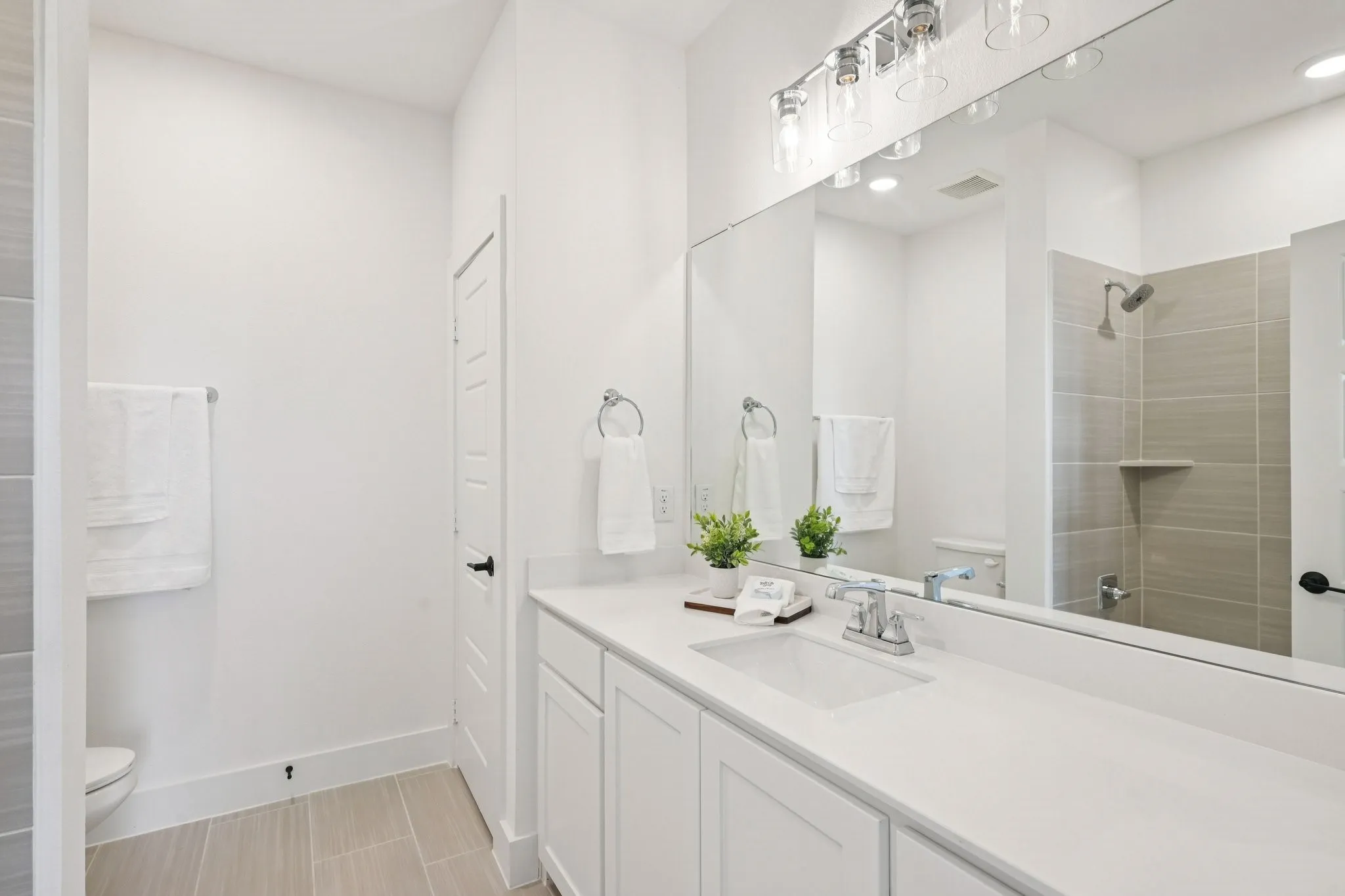 Bedroom #4 ensuite with linen closet