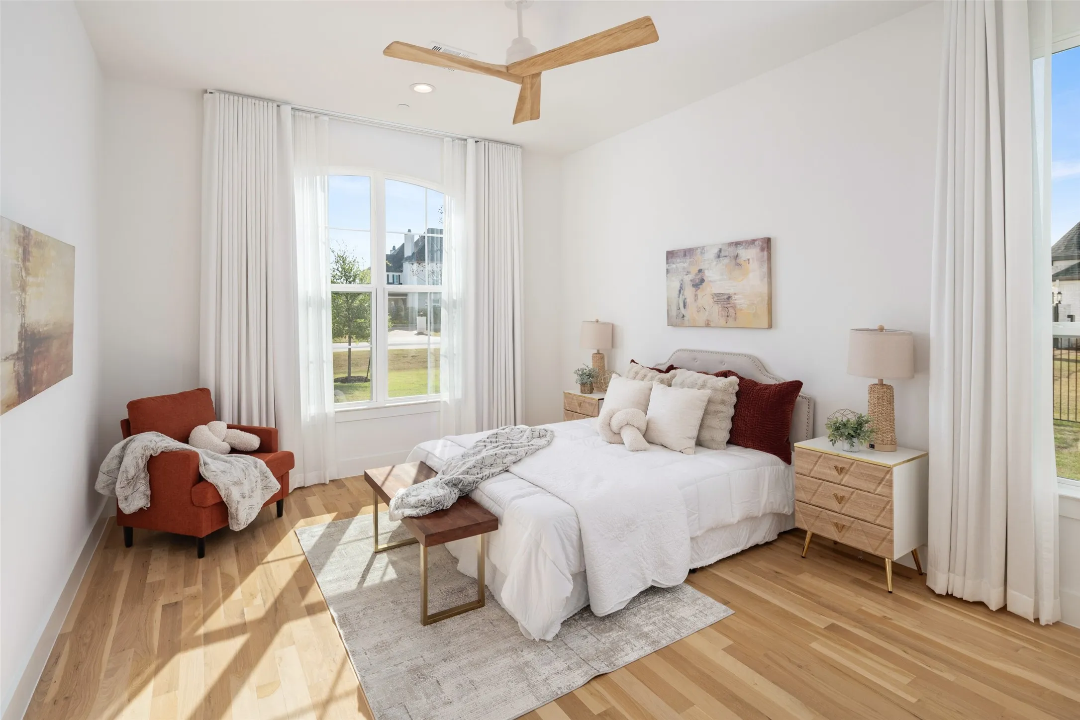 Jr. primary suite with ensuite bath and walk-in closet