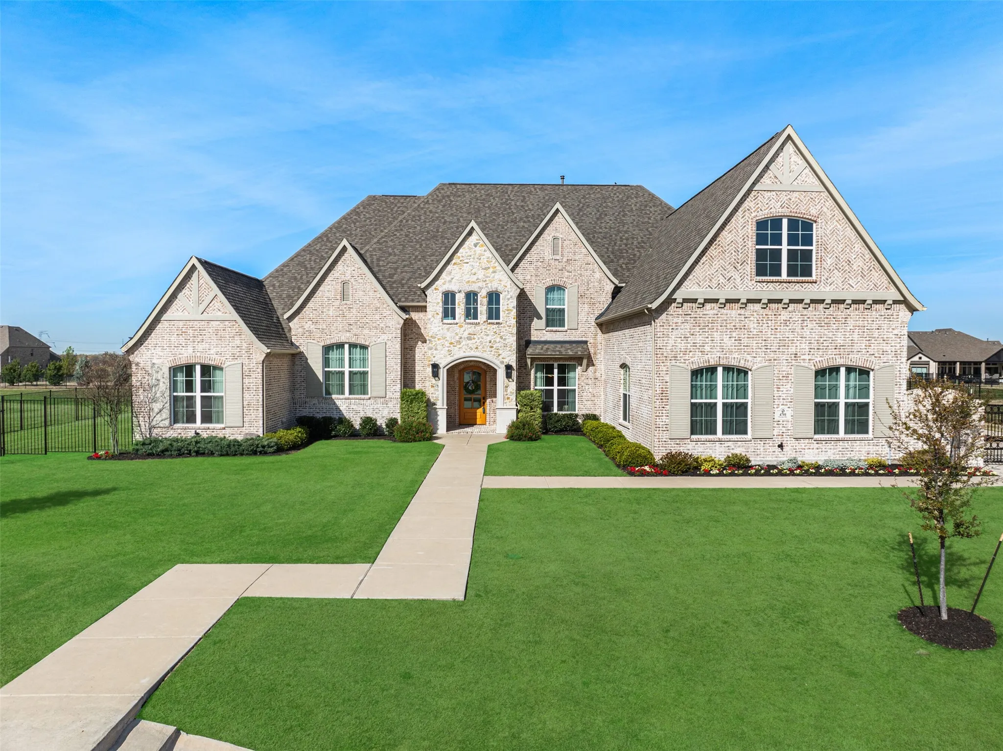 Luxurious 1 acre estate that is ready for you to call home