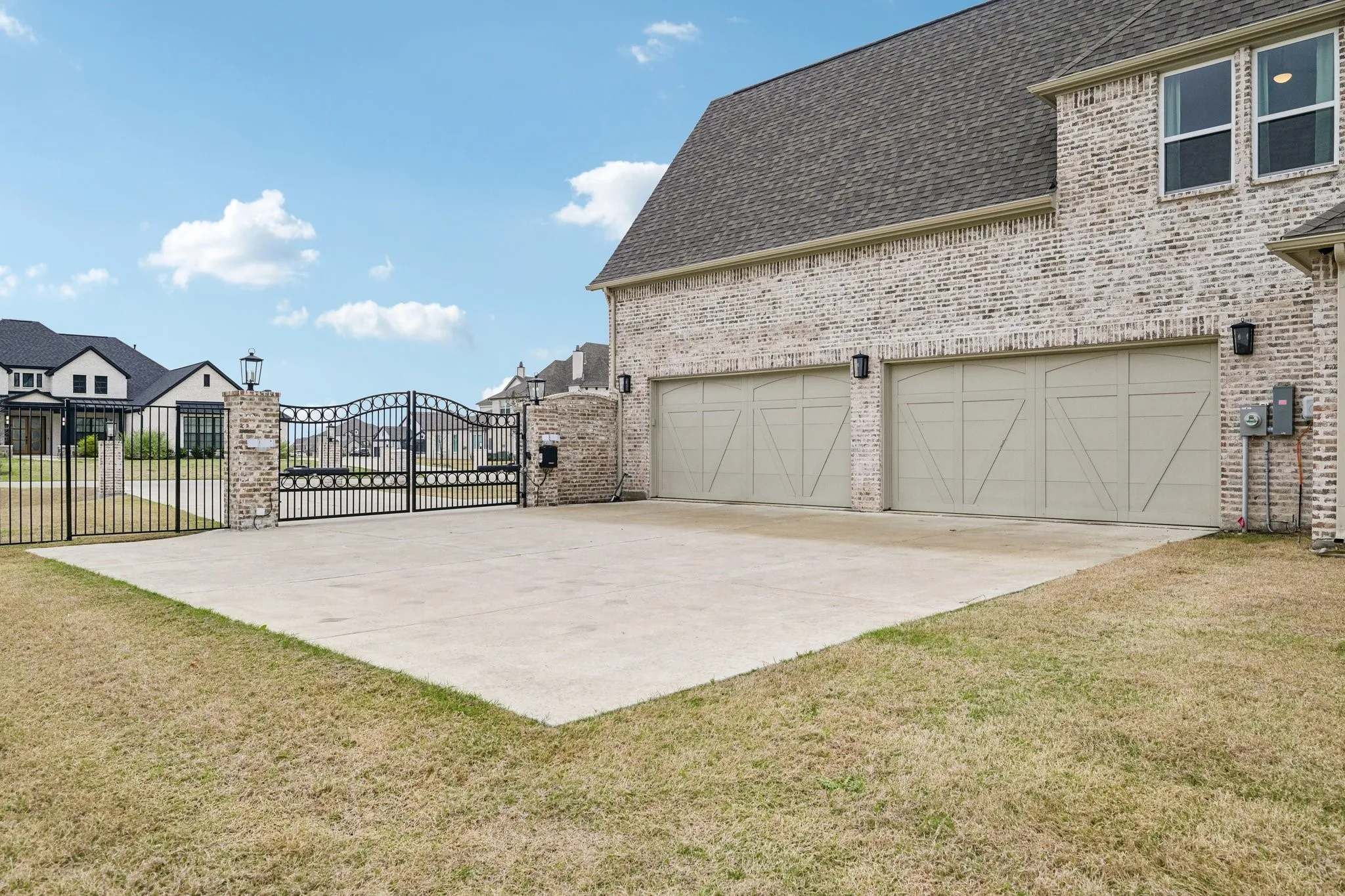 4-car oversized garage