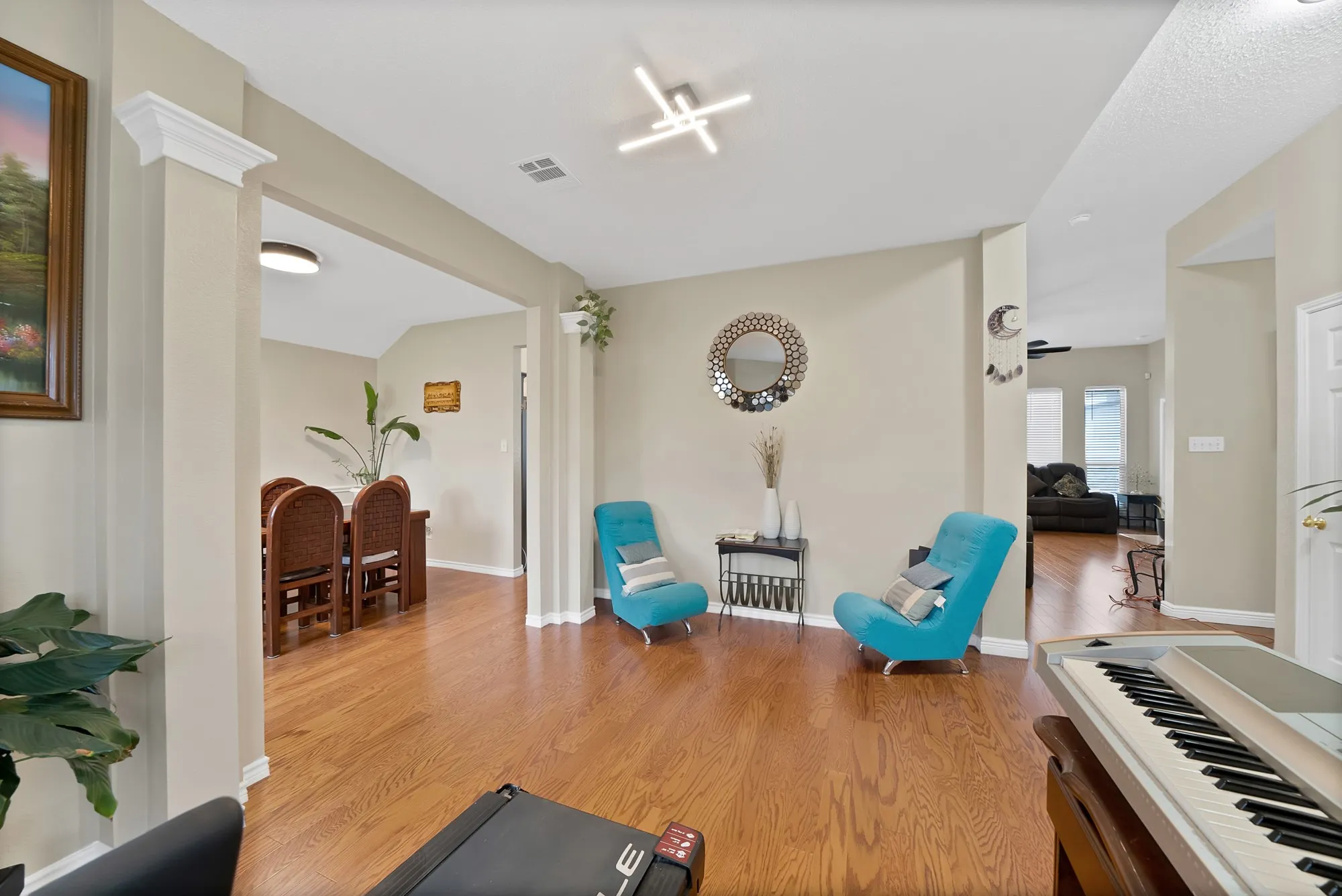 Single Family Residence For Sale in Dallas County , 1625 Deer Creek Drive, De Soto, Texas 75115, 4 Bedrooms, 2 Bathrooms, 2 Garage spaces, 2,378 Sqft, built in 2002, Preowned, Price $389,990, mls#21204665, Real Estate Agent in De Soto, Homes For Sale in Dallas county, Homes For Sale in De Soto, Realtor in De Soto Texas, Real Estate Brokerage Independent Realty Texas, Luminita Cordes Realtor