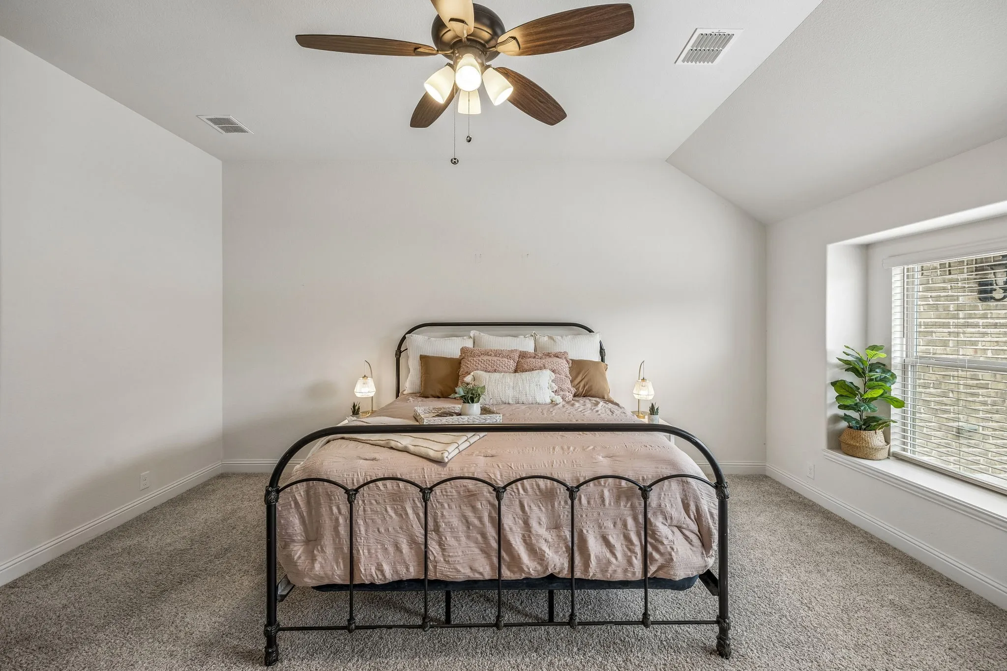 Single Family Residence For Sale in Denton County , 11551 Tanager Lane, Cross Roads, Texas 76227, 4 Bedroom, 3 Bathroom, 3 Garage spaces, 2,761 Sqft, built in 2020, Preowned, mls#21204673, Real Estate Agent in Cross Roads, Homes For Sale in Denton county, Homes For Sale in Cross Roads, Realtor in Cross Roads Texas, Real Estate Brokerage Independent Realty Texas, Luminita Cordes Realtor