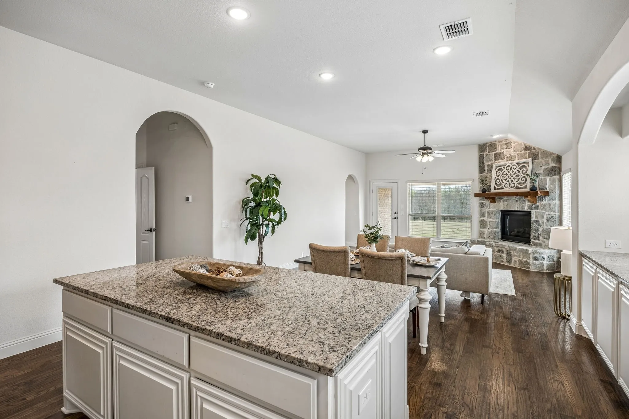 Single Family Residence For Sale in Denton County , 11551 Tanager Lane, Cross Roads, Texas 76227, 4 Bedroom, 3 Bathroom, 3 Garage spaces, 2,761 Sqft, built in 2020, Preowned, mls#21204673, Real Estate Agent in Cross Roads, Homes For Sale in Denton county, Homes For Sale in Cross Roads, Realtor in Cross Roads Texas, Real Estate Brokerage Independent Realty Texas, Luminita Cordes Realtor