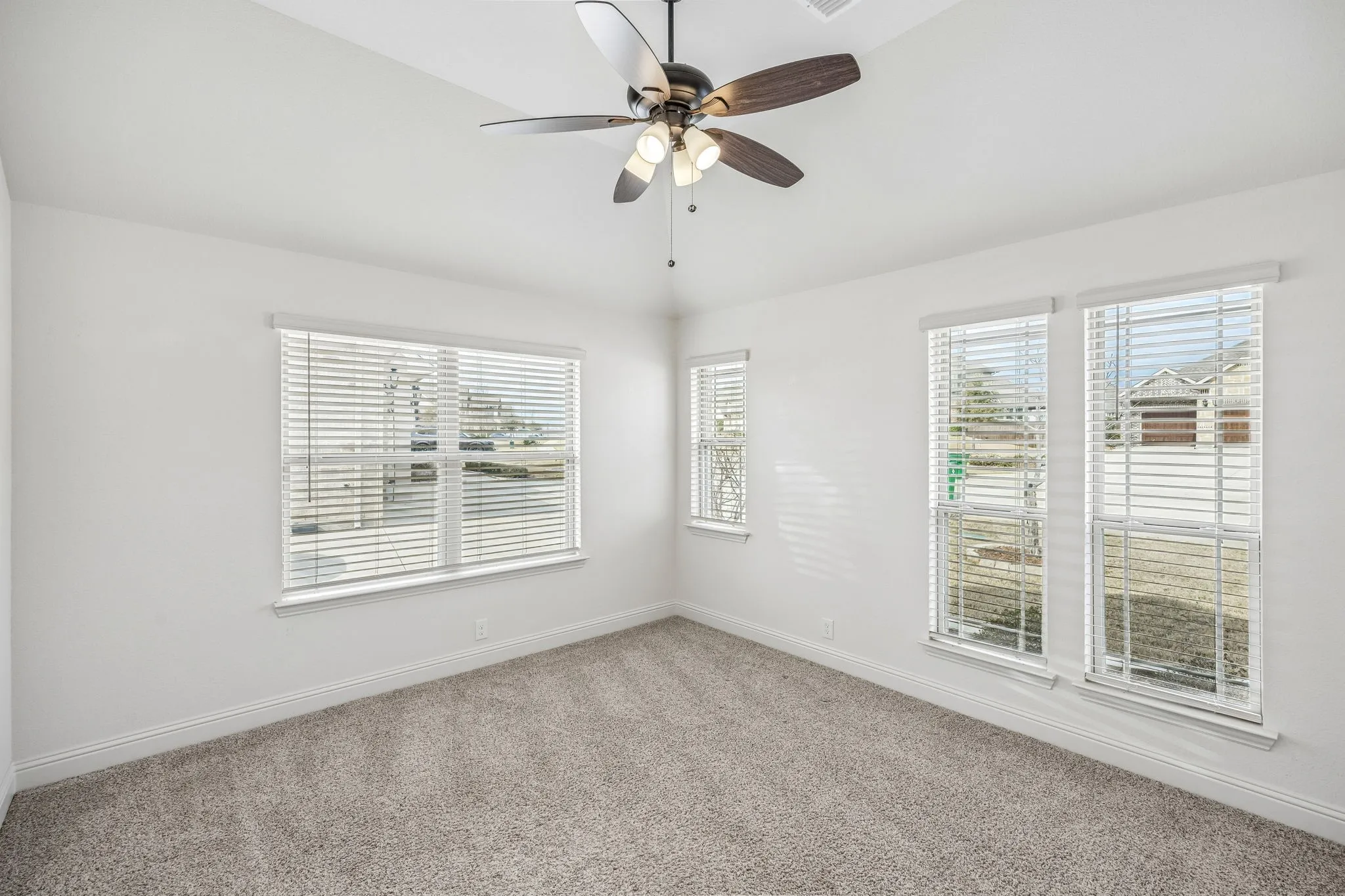 Single Family Residence For Sale in Denton County , 11551 Tanager Lane, Cross Roads, Texas 76227, 4 Bedroom, 3 Bathroom, 3 Garage spaces, 2,761 Sqft, built in 2020, Preowned, mls#21204673, Real Estate Agent in Cross Roads, Homes For Sale in Denton county, Homes For Sale in Cross Roads, Realtor in Cross Roads Texas, Real Estate Brokerage Independent Realty Texas, Luminita Cordes Realtor