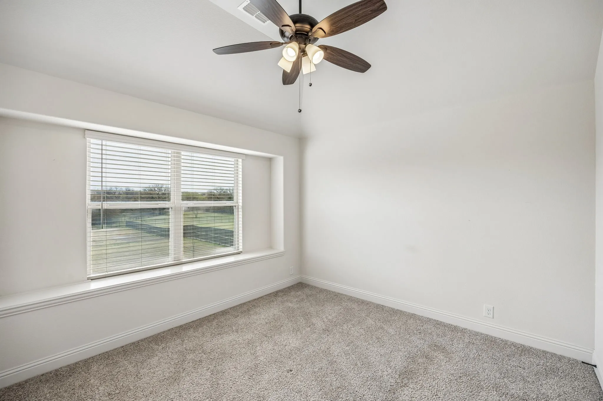 Single Family Residence For Sale in Denton County , 11551 Tanager Lane, Cross Roads, Texas 76227, 4 Bedroom, 3 Bathroom, 3 Garage spaces, 2,761 Sqft, built in 2020, Preowned, mls#21204673, Real Estate Agent in Cross Roads, Homes For Sale in Denton county, Homes For Sale in Cross Roads, Realtor in Cross Roads Texas, Real Estate Brokerage Independent Realty Texas, Luminita Cordes Realtor