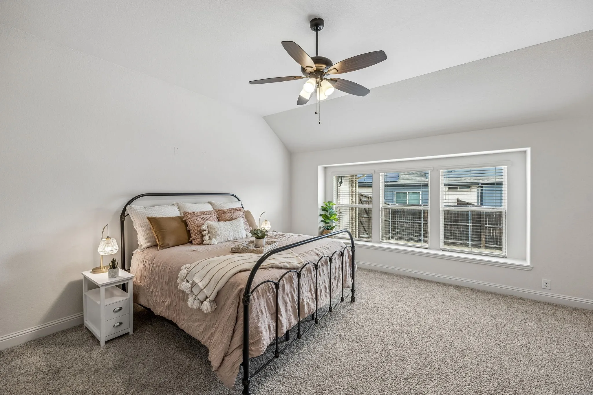 Single Family Residence For Sale in Denton County , 11551 Tanager Lane, Cross Roads, Texas 76227, 4 Bedroom, 3 Bathroom, 3 Garage spaces, 2,761 Sqft, built in 2020, Preowned, mls#21204673, Real Estate Agent in Cross Roads, Homes For Sale in Denton county, Homes For Sale in Cross Roads, Realtor in Cross Roads Texas, Real Estate Brokerage Independent Realty Texas, Luminita Cordes Realtor