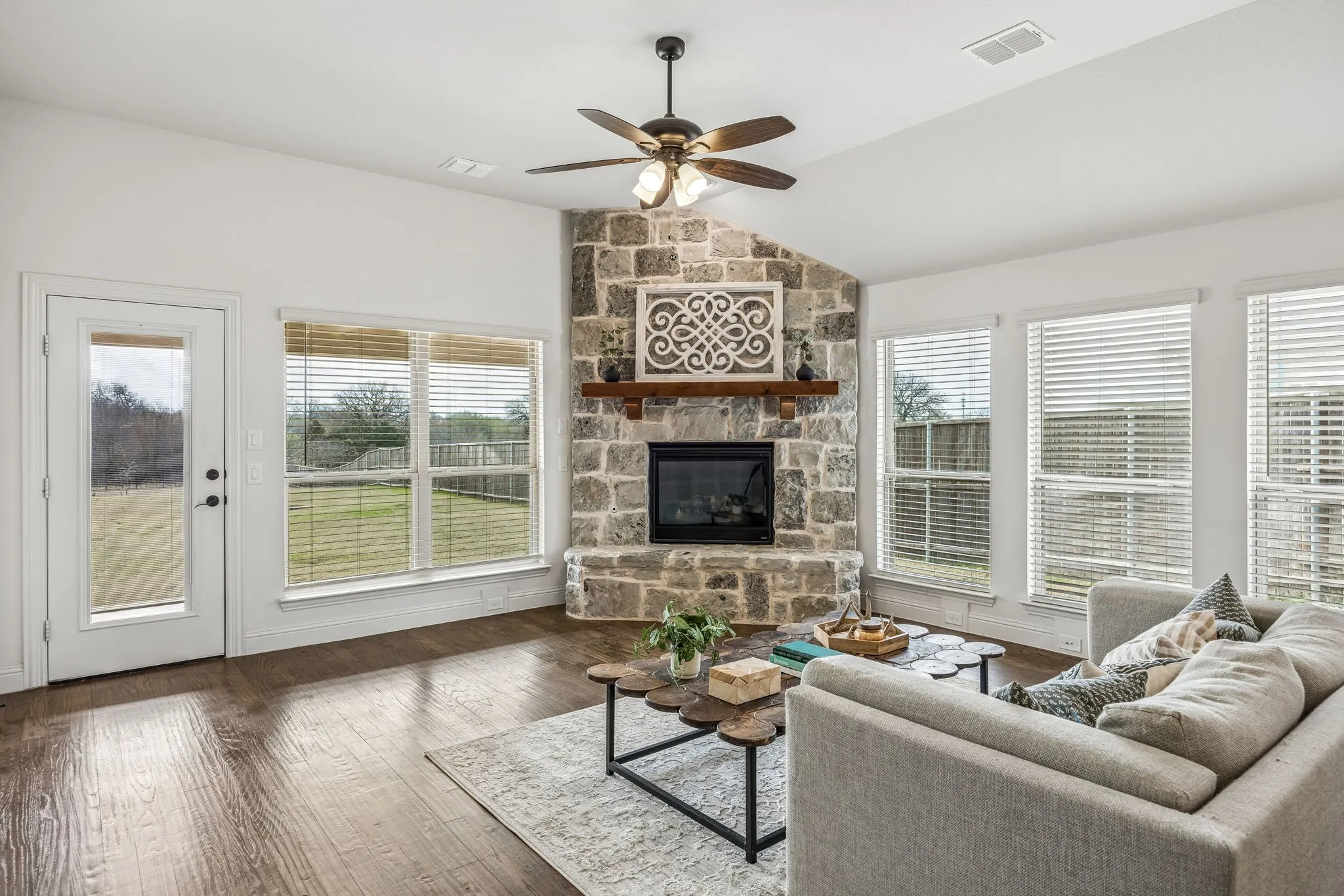 Single Family Residence For Sale in Denton County , 11551 Tanager Lane, Cross Roads, Texas 76227, 4 Bedroom, 3 Bathroom, 3 Garage spaces, 2,761 Sqft, built in 2020, Preowned, mls#21204673, Real Estate Agent in Cross Roads, Homes For Sale in Denton county, Homes For Sale in Cross Roads, Realtor in Cross Roads Texas, Real Estate Brokerage Independent Realty Texas, Luminita Cordes Realtor