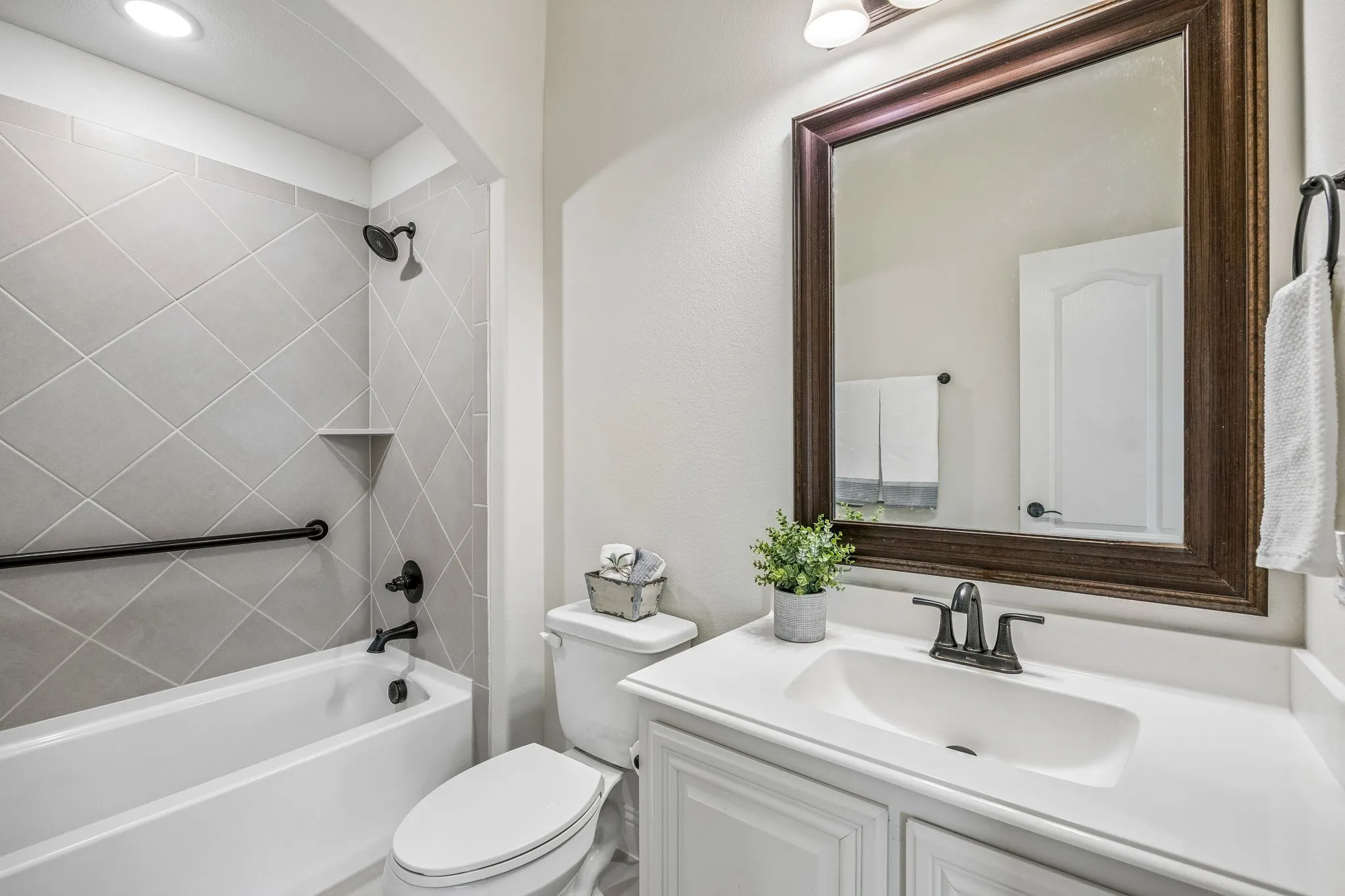 Single Family Residence For Sale in Denton County , 11551 Tanager Lane, Cross Roads, Texas 76227, 4 Bedroom, 3 Bathroom, 3 Garage spaces, 2,761 Sqft, built in 2020, Preowned, mls#21204673, Real Estate Agent in Cross Roads, Homes For Sale in Denton county, Homes For Sale in Cross Roads, Realtor in Cross Roads Texas, Real Estate Brokerage Independent Realty Texas, Luminita Cordes Realtor