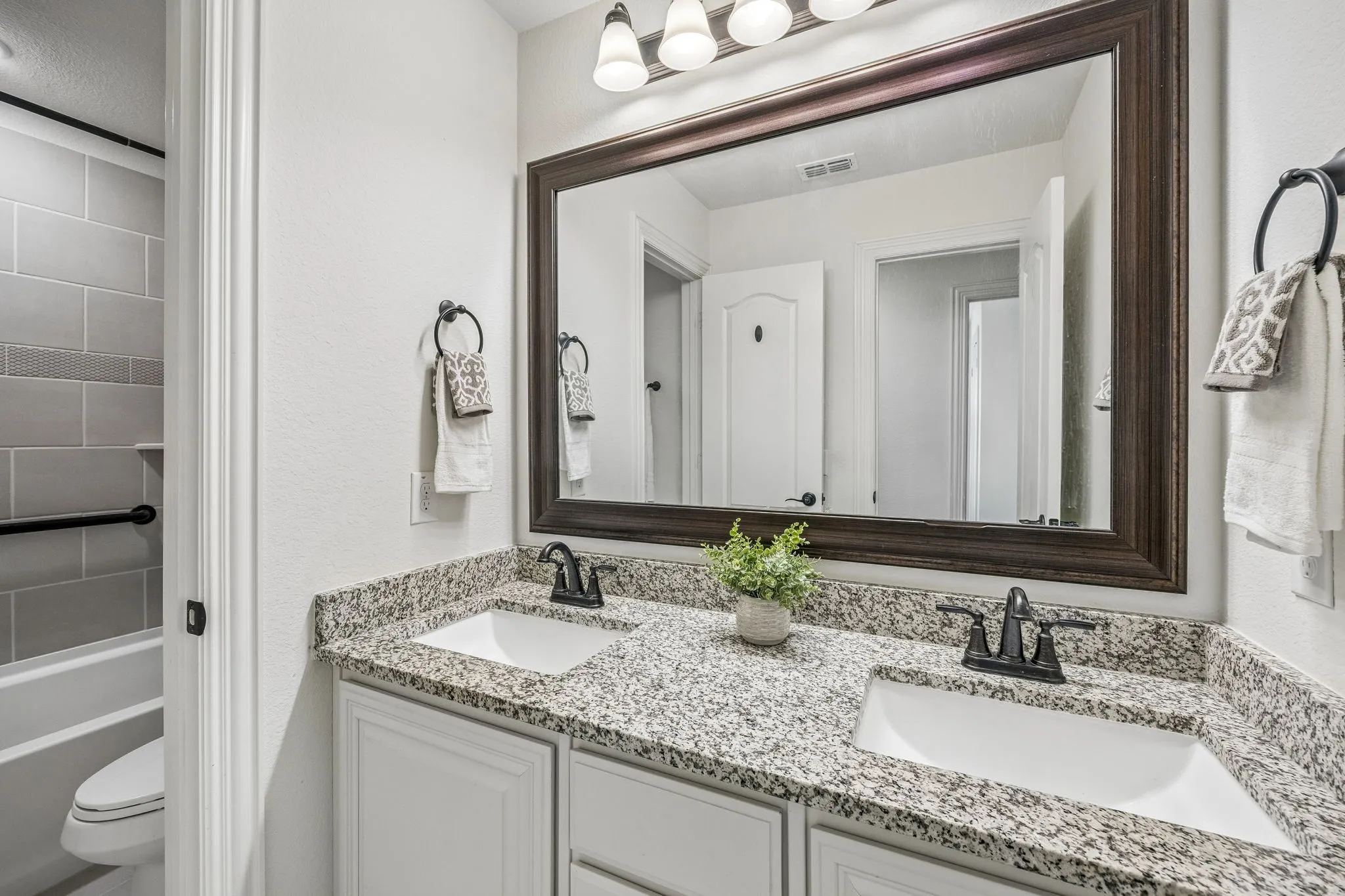 Single Family Residence For Sale in Denton County , 11551 Tanager Lane, Cross Roads, Texas 76227, 4 Bedroom, 3 Bathroom, 3 Garage spaces, 2,761 Sqft, built in 2020, Preowned, mls#21204673, Real Estate Agent in Cross Roads, Homes For Sale in Denton county, Homes For Sale in Cross Roads, Realtor in Cross Roads Texas, Real Estate Brokerage Independent Realty Texas, Luminita Cordes Realtor