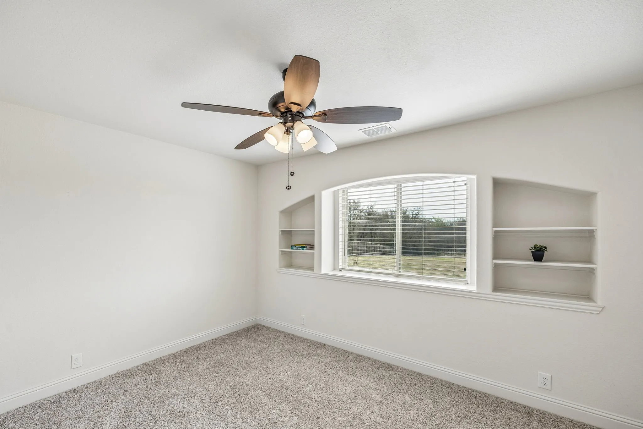 Single Family Residence For Sale in Denton County , 11551 Tanager Lane, Cross Roads, Texas 76227, 4 Bedroom, 3 Bathroom, 3 Garage spaces, 2,761 Sqft, built in 2020, Preowned, mls#21204673, Real Estate Agent in Cross Roads, Homes For Sale in Denton county, Homes For Sale in Cross Roads, Realtor in Cross Roads Texas, Real Estate Brokerage Independent Realty Texas, Luminita Cordes Realtor
