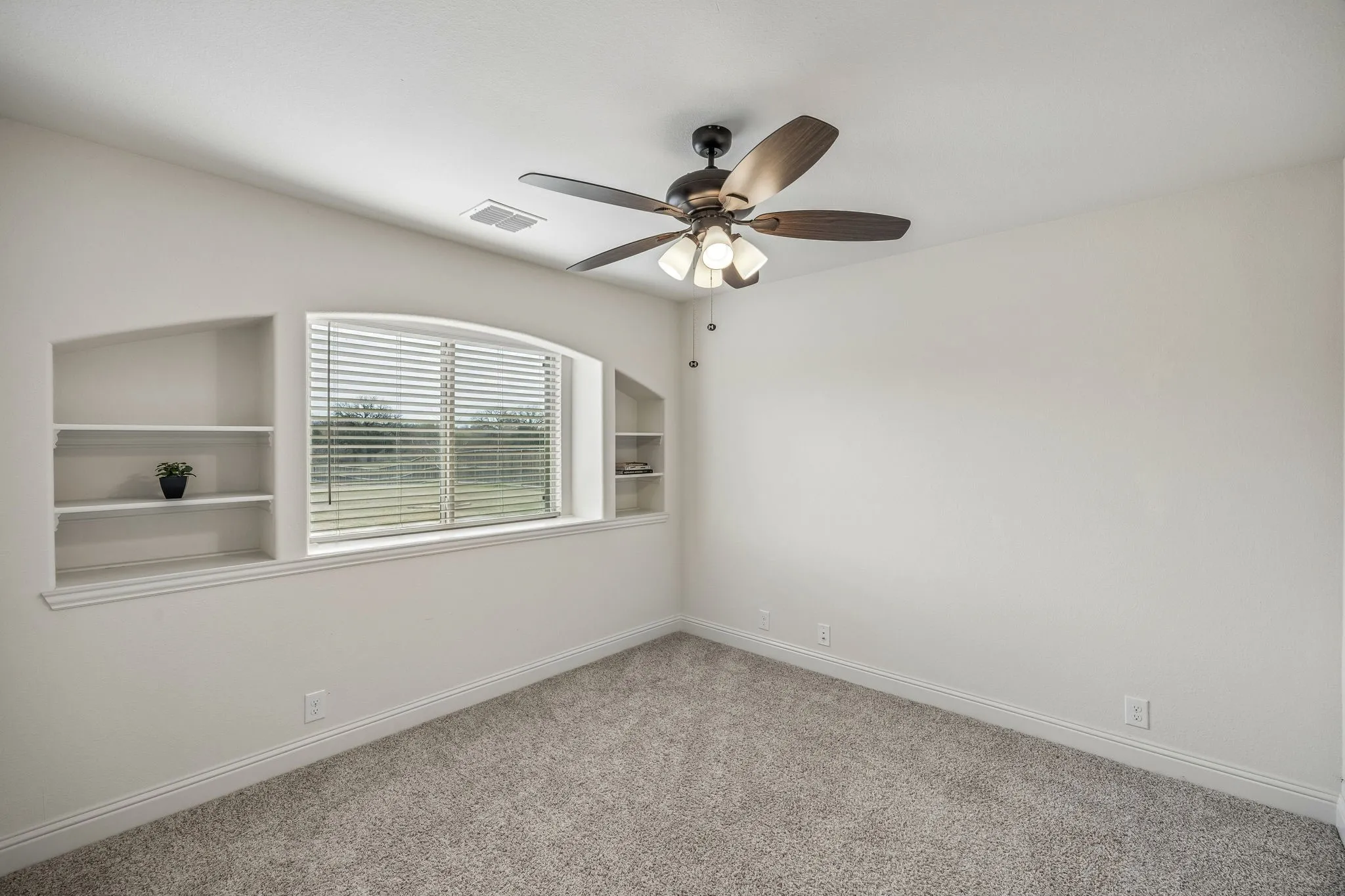 Single Family Residence For Sale in Denton County , 11551 Tanager Lane, Cross Roads, Texas 76227, 4 Bedroom, 3 Bathroom, 3 Garage spaces, 2,761 Sqft, built in 2020, Preowned, mls#21204673, Real Estate Agent in Cross Roads, Homes For Sale in Denton county, Homes For Sale in Cross Roads, Realtor in Cross Roads Texas, Real Estate Brokerage Independent Realty Texas, Luminita Cordes Realtor