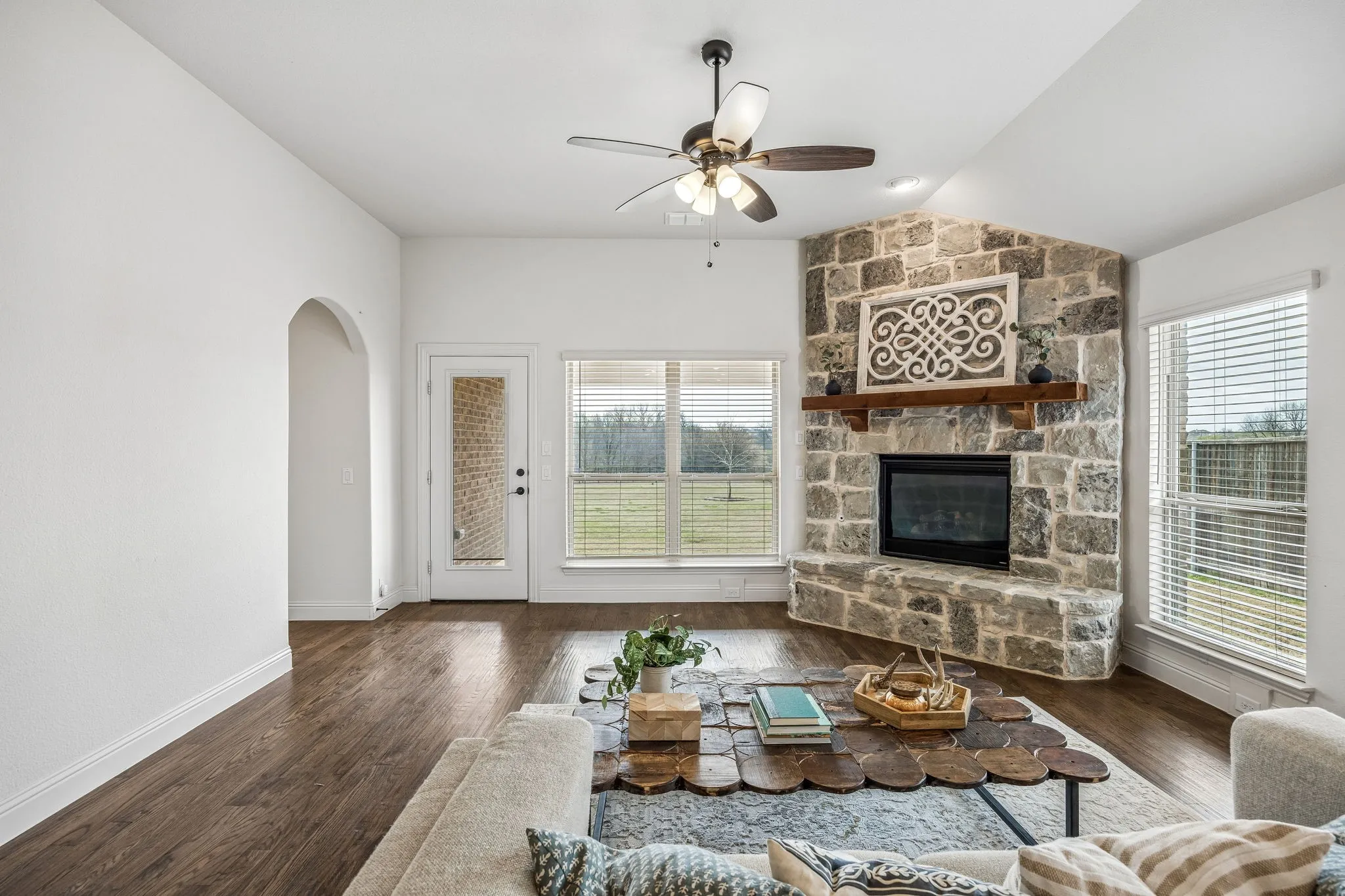 Single Family Residence For Sale in Denton County , 11551 Tanager Lane, Cross Roads, Texas 76227, 4 Bedroom, 3 Bathroom, 3 Garage spaces, 2,761 Sqft, built in 2020, Preowned, mls#21204673, Real Estate Agent in Cross Roads, Homes For Sale in Denton county, Homes For Sale in Cross Roads, Realtor in Cross Roads Texas, Real Estate Brokerage Independent Realty Texas, Luminita Cordes Realtor