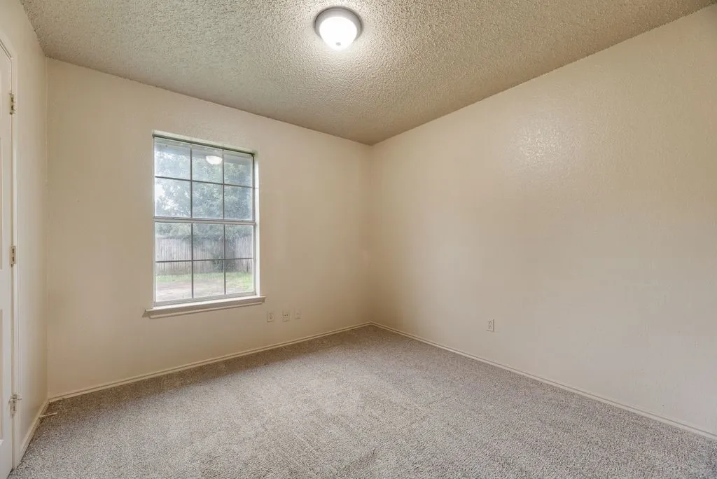 Single Family Residence For Sale in Dallas County , 506 Thomas Trail, Seagoville, Texas 75159, 3 Bedroom, 2 Bathroom, 1 Garage spaces, 1,036 Sqft, built in 1991, Preowned, mls#21204750, Real Estate Agent in Seagoville, Homes For Sale in Dallas county, Homes For Sale in Seagoville, Realtor in Seagoville Texas, Real Estate Brokerage Independent Realty Texas, Luminita Cordes Realtor