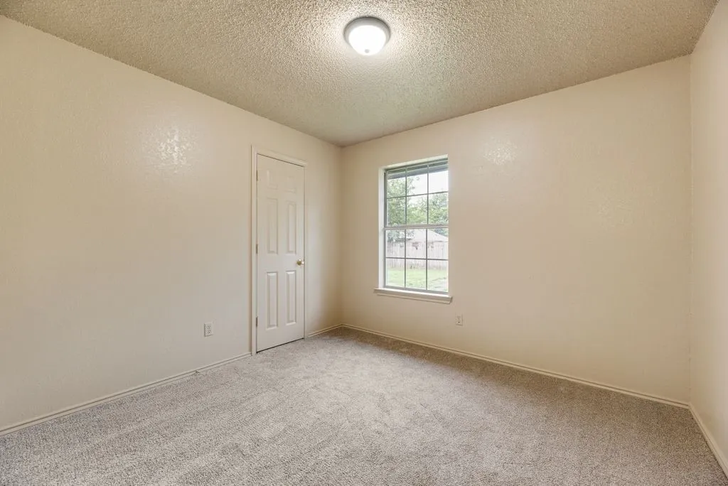 Single Family Residence For Sale in Dallas County , 506 Thomas Trail, Seagoville, Texas 75159, 3 Bedroom, 2 Bathroom, 1 Garage spaces, 1,036 Sqft, built in 1991, Preowned, mls#21204750, Real Estate Agent in Seagoville, Homes For Sale in Dallas county, Homes For Sale in Seagoville, Realtor in Seagoville Texas, Real Estate Brokerage Independent Realty Texas, Luminita Cordes Realtor