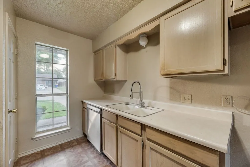 Single Family Residence For Sale in Dallas County , 506 Thomas Trail, Seagoville, Texas 75159, 3 Bedroom, 2 Bathroom, 1 Garage spaces, 1,036 Sqft, built in 1991, Preowned, mls#21204750, Real Estate Agent in Seagoville, Homes For Sale in Dallas county, Homes For Sale in Seagoville, Realtor in Seagoville Texas, Real Estate Brokerage Independent Realty Texas, Luminita Cordes Realtor