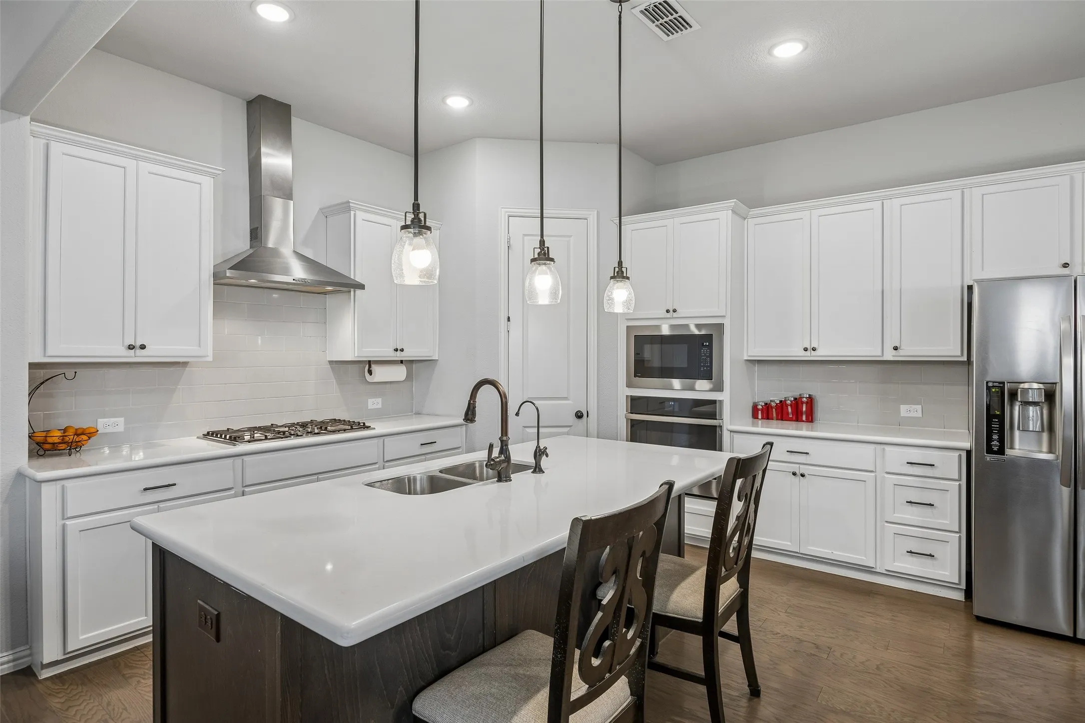 Single Family Residence For Sale in Dallas County , 2533 Westbank Trail, Garland, Texas 75042, 4 Bedroom, 4 Bathroom, 2 Garage spaces, 2,341 Sqft, built in 2019, Preowned, mls#21199294, Real Estate Agent in Garland, Homes For Sale in Dallas county, Homes For Sale in Garland, Realtor in Garland Texas, Real Estate Brokerage Independent Realty Texas, Luminita Cordes Realtor