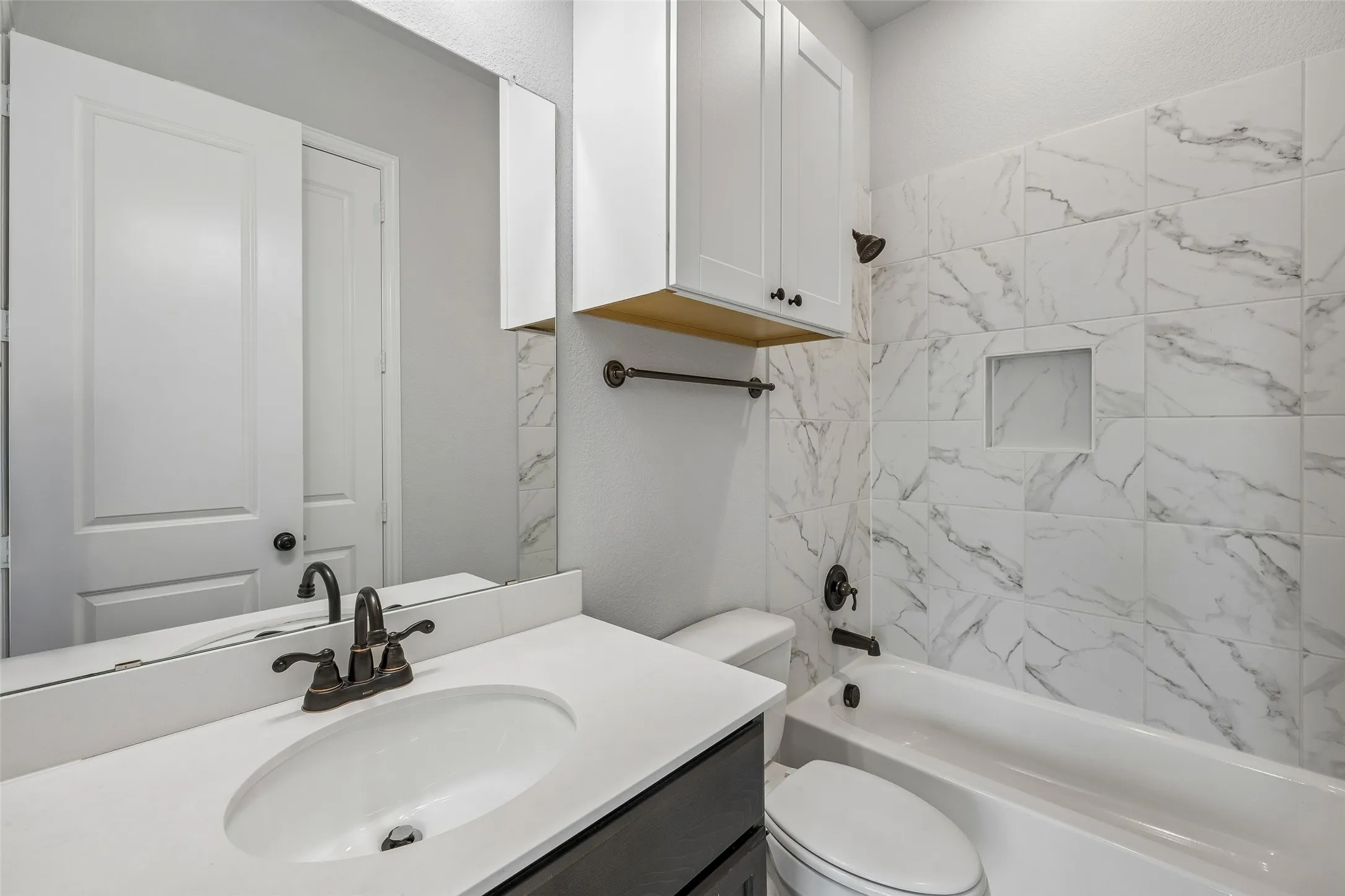 Single Family Residence For Sale in Dallas County , 2533 Westbank Trail, Garland, Texas 75042, 4 Bedroom, 4 Bathroom, 2 Garage spaces, 2,341 Sqft, built in 2019, Preowned, mls#21199294, Real Estate Agent in Garland, Homes For Sale in Dallas county, Homes For Sale in Garland, Realtor in Garland Texas, Real Estate Brokerage Independent Realty Texas, Luminita Cordes Realtor