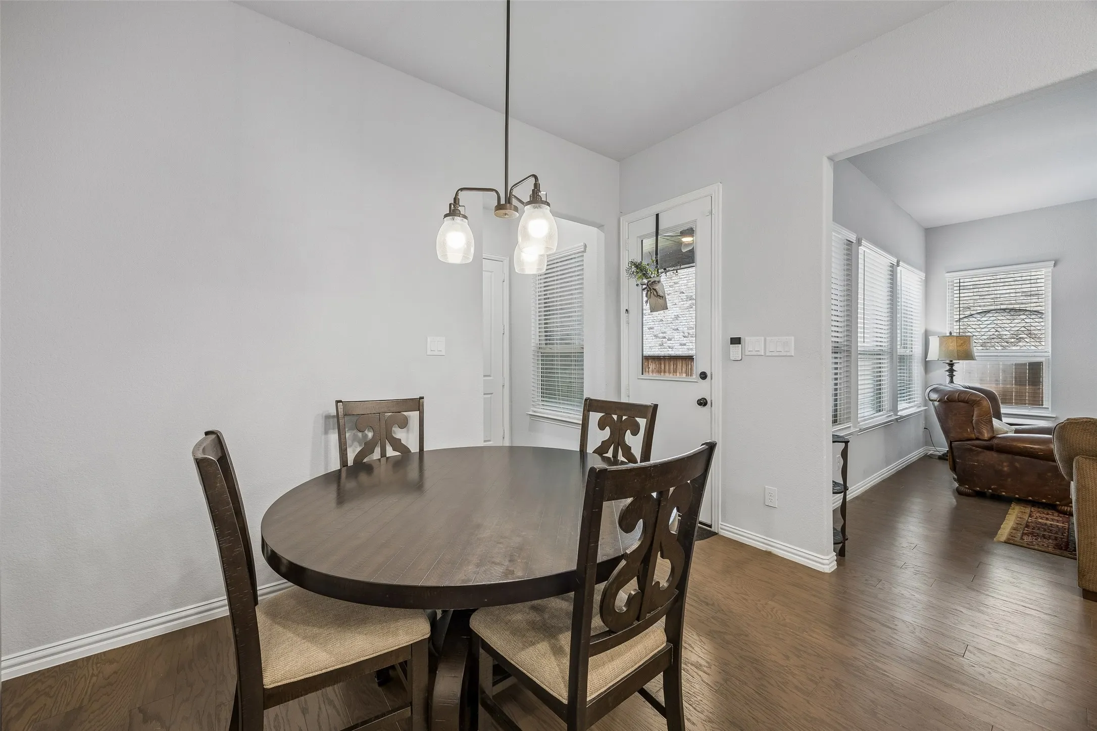 Single Family Residence For Sale in Dallas County , 2533 Westbank Trail, Garland, Texas 75042, 4 Bedroom, 4 Bathroom, 2 Garage spaces, 2,341 Sqft, built in 2019, Preowned, mls#21199294, Real Estate Agent in Garland, Homes For Sale in Dallas county, Homes For Sale in Garland, Realtor in Garland Texas, Real Estate Brokerage Independent Realty Texas, Luminita Cordes Realtor