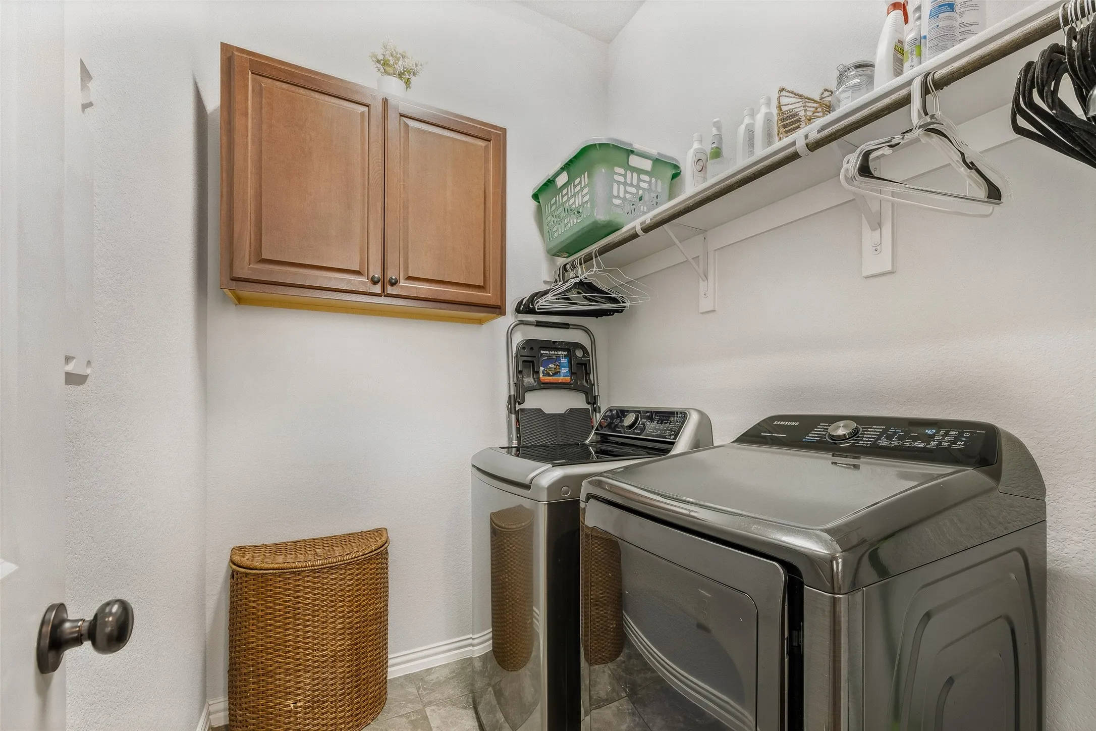 Single Family Residence For Sale in Dallas County , 2533 Westbank Trail, Garland, Texas 75042, 4 Bedroom, 4 Bathroom, 2 Garage spaces, 2,341 Sqft, built in 2019, Preowned, mls#21199294, Real Estate Agent in Garland, Homes For Sale in Dallas county, Homes For Sale in Garland, Realtor in Garland Texas, Real Estate Brokerage Independent Realty Texas, Luminita Cordes Realtor