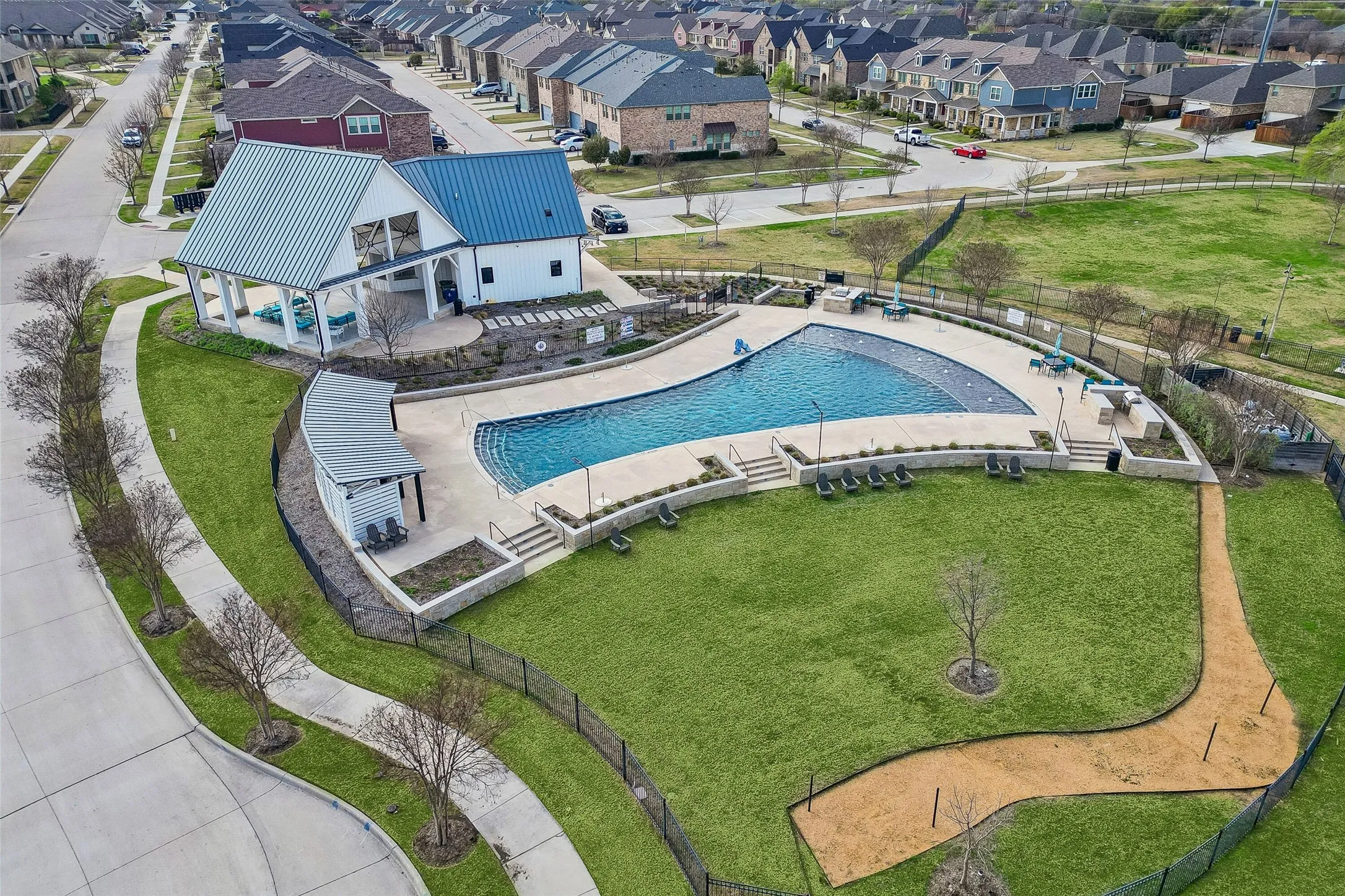 Single Family Residence For Sale in Dallas County , 2533 Westbank Trail, Garland, Texas 75042, 4 Bedroom, 4 Bathroom, 2 Garage spaces, 2,341 Sqft, built in 2019, Preowned, mls#21199294, Real Estate Agent in Garland, Homes For Sale in Dallas county, Homes For Sale in Garland, Realtor in Garland Texas, Real Estate Brokerage Independent Realty Texas, Luminita Cordes Realtor