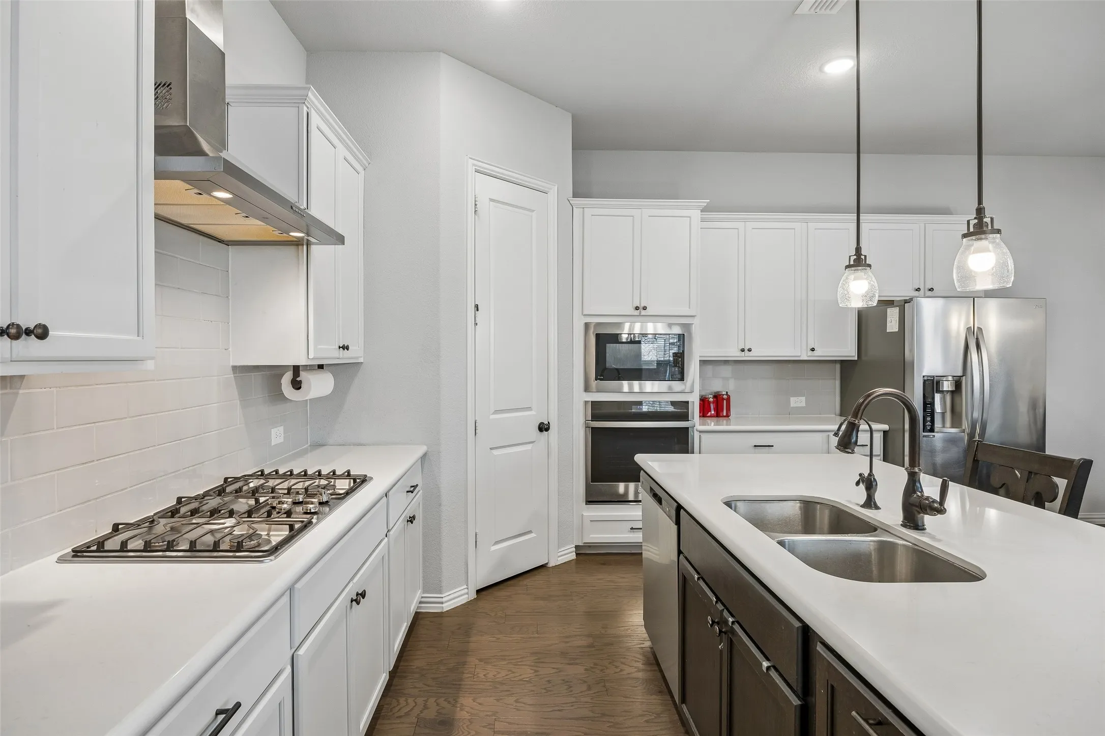 Single Family Residence For Sale in Dallas County , 2533 Westbank Trail, Garland, Texas 75042, 4 Bedroom, 4 Bathroom, 2 Garage spaces, 2,341 Sqft, built in 2019, Preowned, mls#21199294, Real Estate Agent in Garland, Homes For Sale in Dallas county, Homes For Sale in Garland, Realtor in Garland Texas, Real Estate Brokerage Independent Realty Texas, Luminita Cordes Realtor