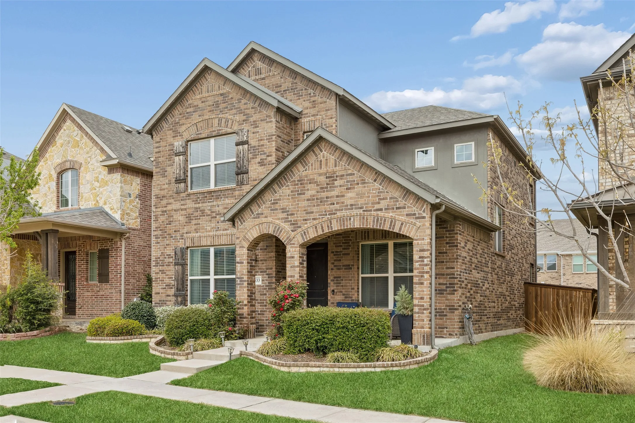 Single Family Residence For Sale in Dallas County , 2533 Westbank Trail, Garland, Texas 75042, 4 Bedroom, 4 Bathroom, 2 Garage spaces, 2,341 Sqft, built in 2019, Preowned, mls#21199294, Real Estate Agent in Garland, Homes For Sale in Dallas county, Homes For Sale in Garland, Realtor in Garland Texas, Real Estate Brokerage Independent Realty Texas, Luminita Cordes Realtor