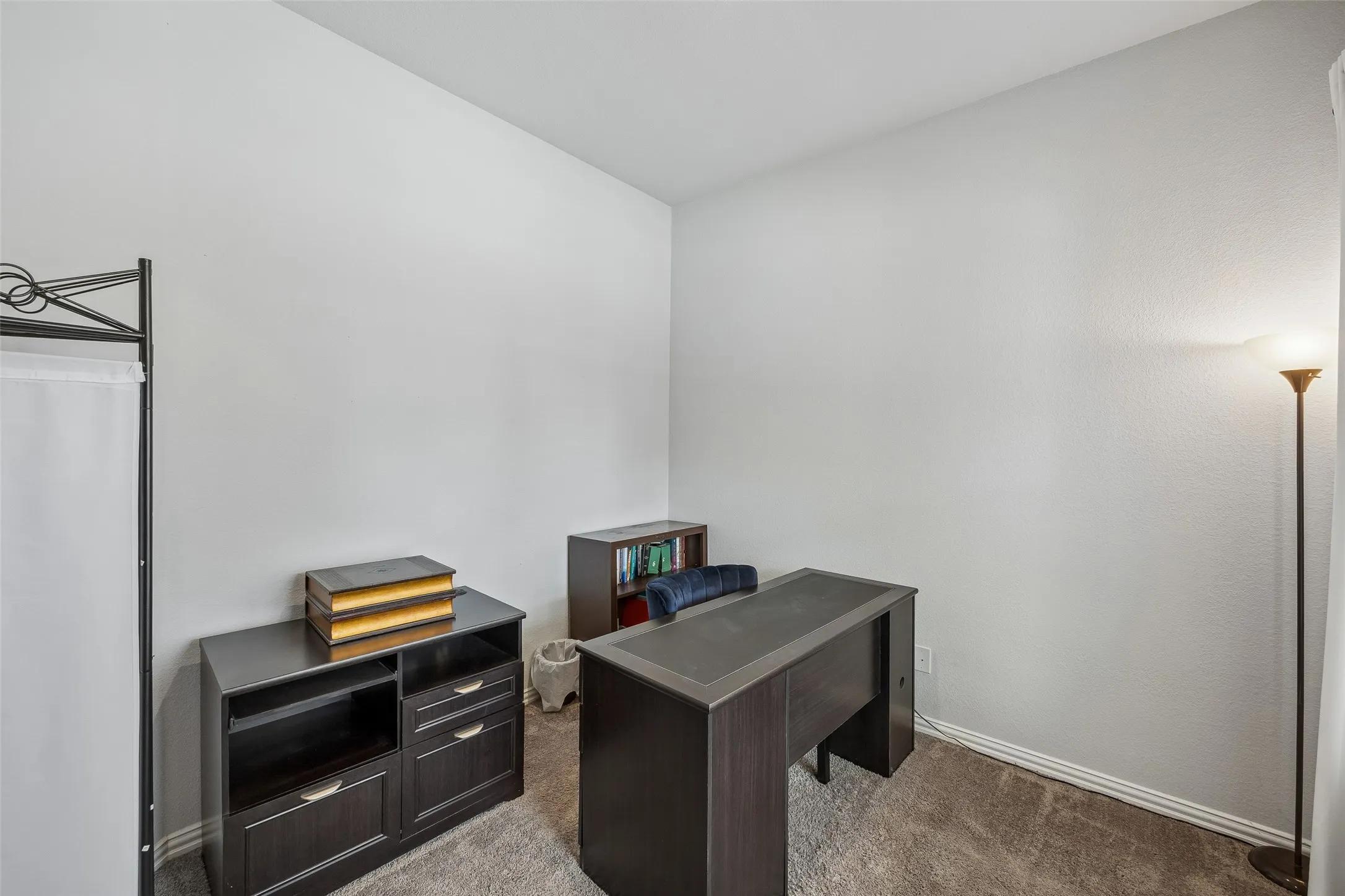 Single Family Residence For Sale in Dallas County , 2533 Westbank Trail, Garland, Texas 75042, 4 Bedroom, 4 Bathroom, 2 Garage spaces, 2,341 Sqft, built in 2019, Preowned, mls#21199294, Real Estate Agent in Garland, Homes For Sale in Dallas county, Homes For Sale in Garland, Realtor in Garland Texas, Real Estate Brokerage Independent Realty Texas, Luminita Cordes Realtor