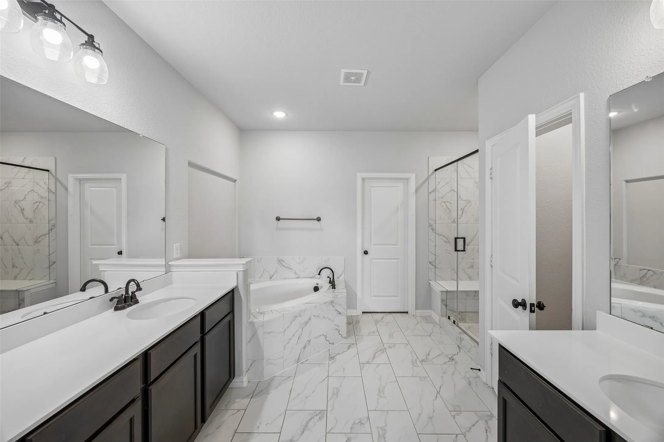 Single Family Residence For Sale in Dallas County , 2533 Westbank Trail, Garland, Texas 75042, 4 Bedroom, 4 Bathroom, 2 Garage spaces, 2,341 Sqft, built in 2019, Preowned, mls#21199294, Real Estate Agent in Garland, Homes For Sale in Dallas county, Homes For Sale in Garland, Realtor in Garland Texas, Real Estate Brokerage Independent Realty Texas, Luminita Cordes Realtor