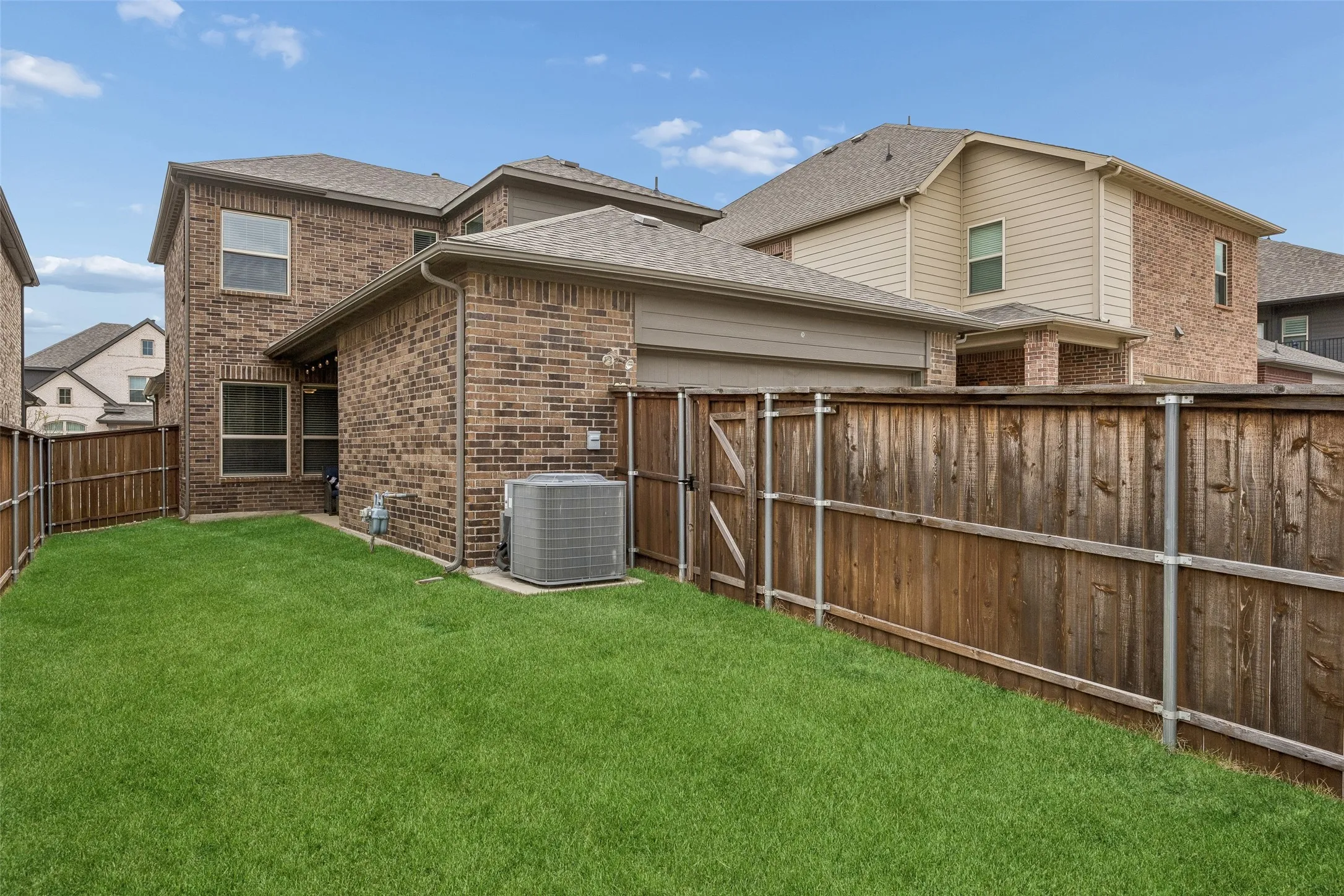Single Family Residence For Sale in Dallas County , 2533 Westbank Trail, Garland, Texas 75042, 4 Bedroom, 4 Bathroom, 2 Garage spaces, 2,341 Sqft, built in 2019, Preowned, mls#21199294, Real Estate Agent in Garland, Homes For Sale in Dallas county, Homes For Sale in Garland, Realtor in Garland Texas, Real Estate Brokerage Independent Realty Texas, Luminita Cordes Realtor