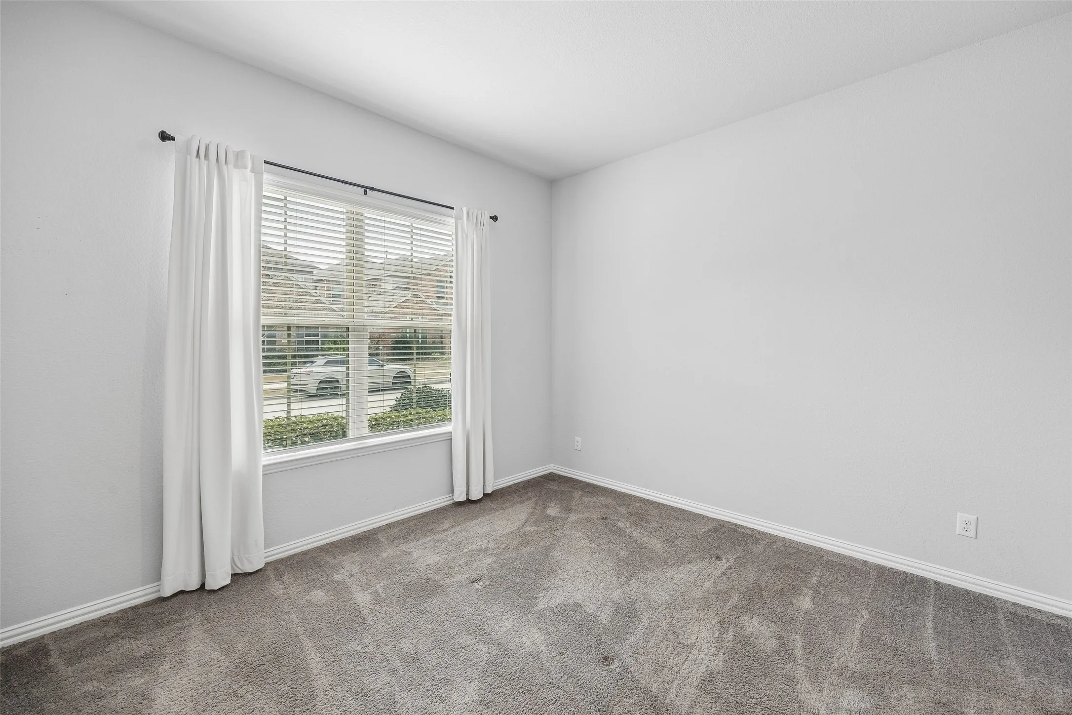 Single Family Residence For Sale in Dallas County , 2533 Westbank Trail, Garland, Texas 75042, 4 Bedroom, 4 Bathroom, 2 Garage spaces, 2,341 Sqft, built in 2019, Preowned, mls#21199294, Real Estate Agent in Garland, Homes For Sale in Dallas county, Homes For Sale in Garland, Realtor in Garland Texas, Real Estate Brokerage Independent Realty Texas, Luminita Cordes Realtor