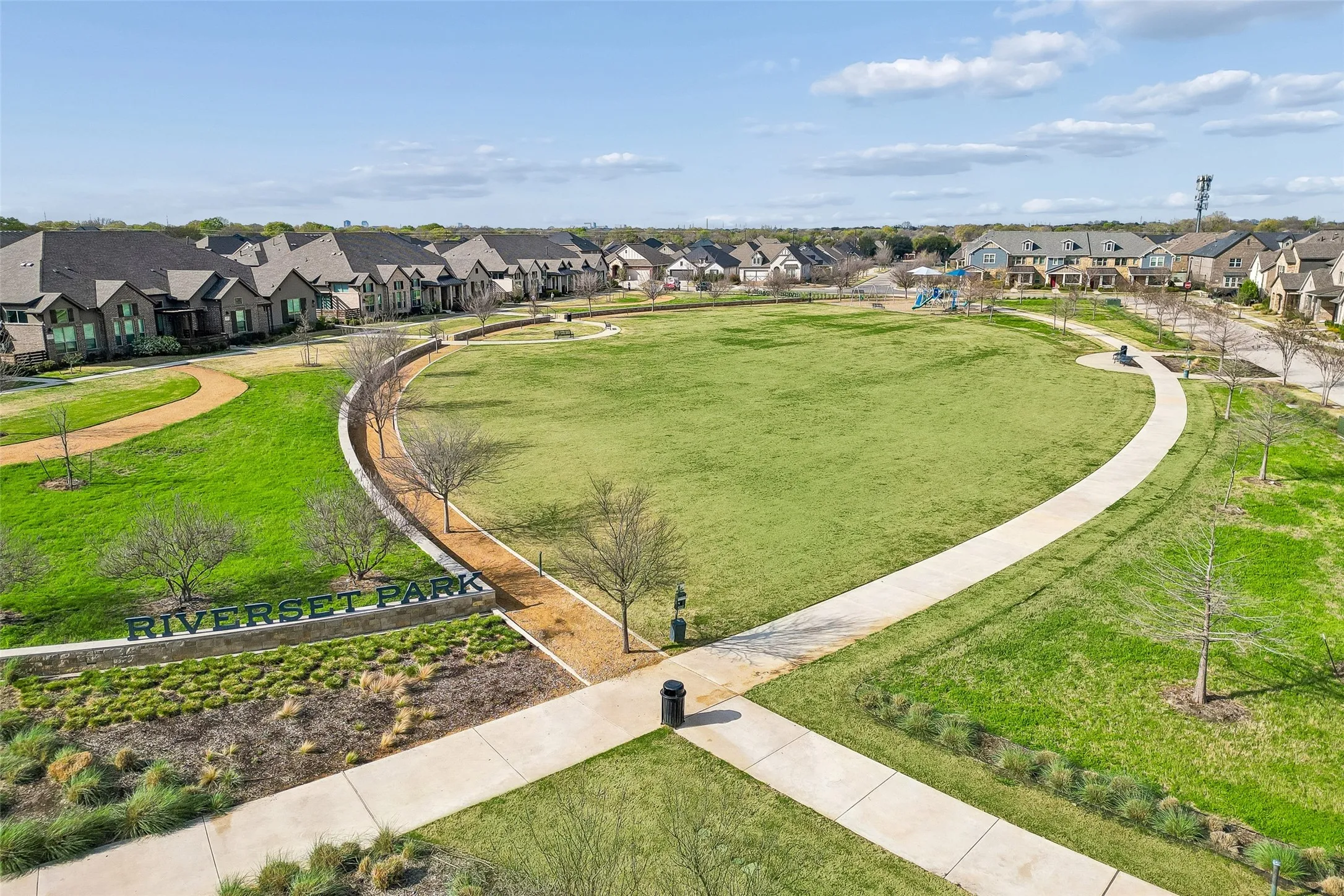 Single Family Residence For Sale in Dallas County , 2533 Westbank Trail, Garland, Texas 75042, 4 Bedroom, 4 Bathroom, 2 Garage spaces, 2,341 Sqft, built in 2019, Preowned, mls#21199294, Real Estate Agent in Garland, Homes For Sale in Dallas county, Homes For Sale in Garland, Realtor in Garland Texas, Real Estate Brokerage Independent Realty Texas, Luminita Cordes Realtor