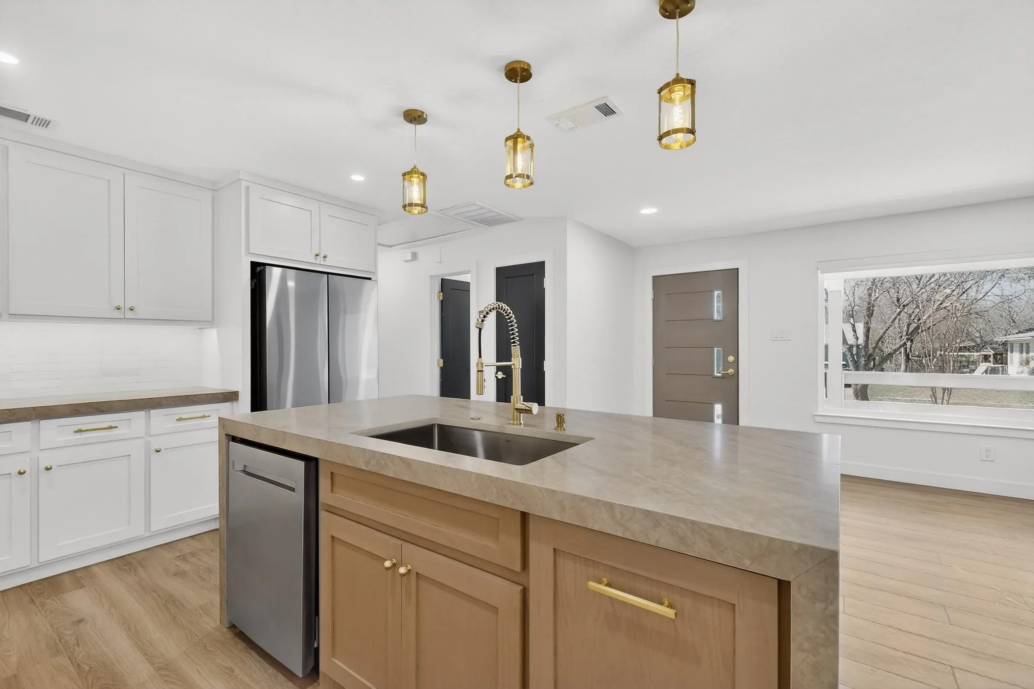 Single Family Residence For Sale in Dallas County , 10526 Andover Drive, Dallas, Texas 75228, 3 Bedrooms, 2 Bathrooms, Garage spaces, 1,600 Sqft, built in 1952, Price $389,999, mls#21202423, Real Estate Agent in Dallas, Homes For Sale in Dallas county, Homes For Sale in Dallas, Realtor in Dallas Texas, Real Estate Brokerage Independent Realty Texas, Luminita Cordes Realtor