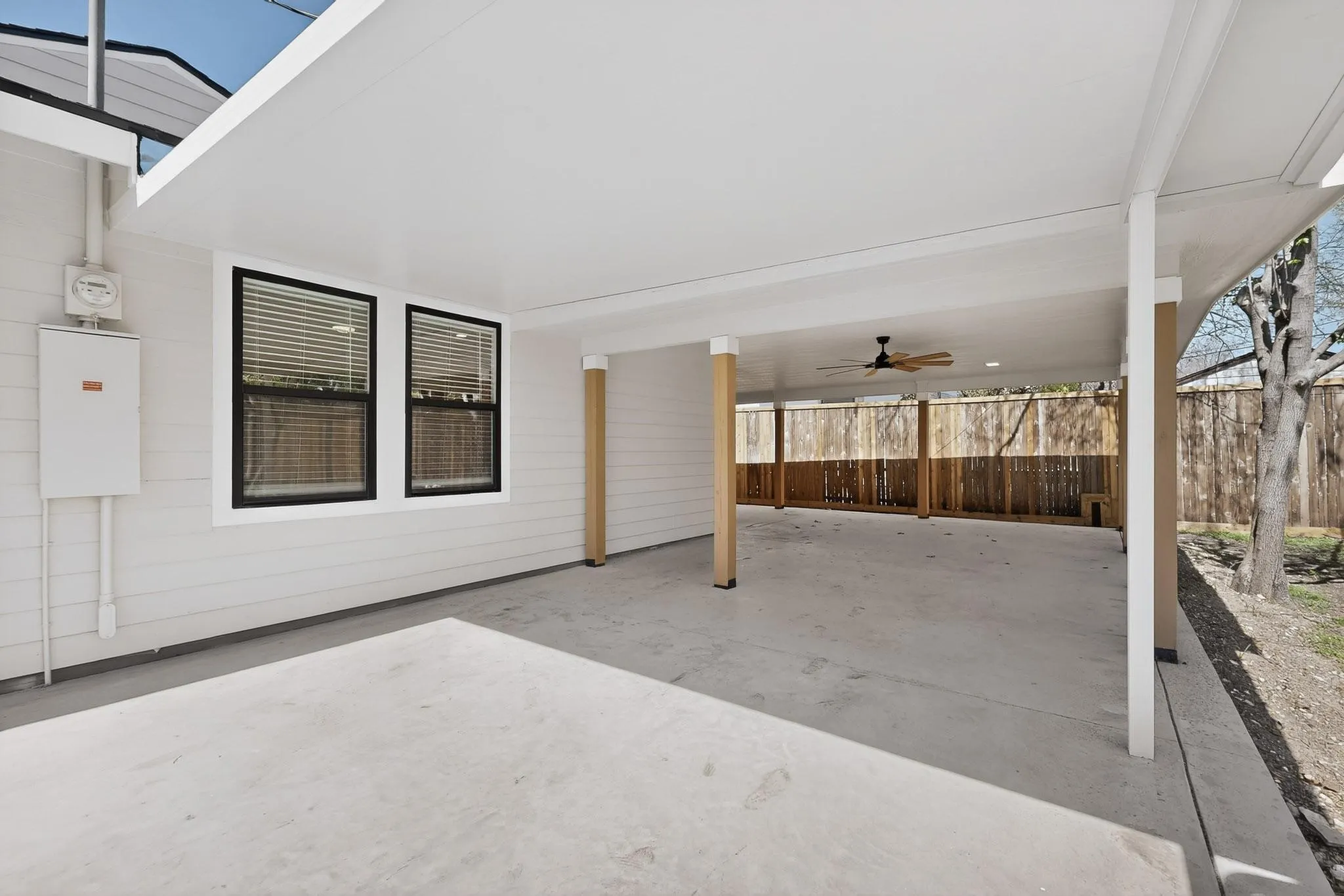 Single Family Residence For Sale in Dallas County , 10526 Andover Drive, Dallas, Texas 75228, 3 Bedrooms, 2 Bathrooms, Garage spaces, 1,600 Sqft, built in 1952, Price $389,999, mls#21202423, Real Estate Agent in Dallas, Homes For Sale in Dallas county, Homes For Sale in Dallas, Realtor in Dallas Texas, Real Estate Brokerage Independent Realty Texas, Luminita Cordes Realtor