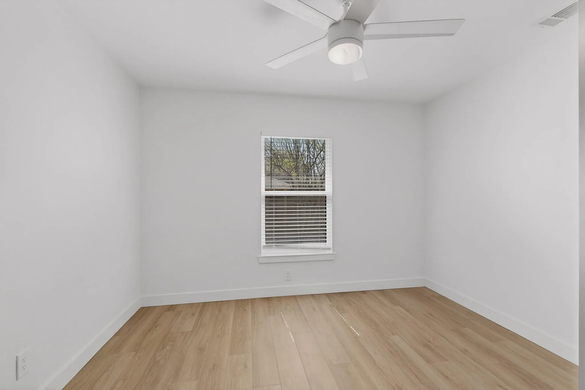 Single Family Residence For Sale in Dallas County , 10526 Andover Drive, Dallas, Texas 75228, 3 Bedrooms, 2 Bathrooms, Garage spaces, 1,600 Sqft, built in 1952, Price $389,999, mls#21202423, Real Estate Agent in Dallas, Homes For Sale in Dallas county, Homes For Sale in Dallas, Realtor in Dallas Texas, Real Estate Brokerage Independent Realty Texas, Luminita Cordes Realtor